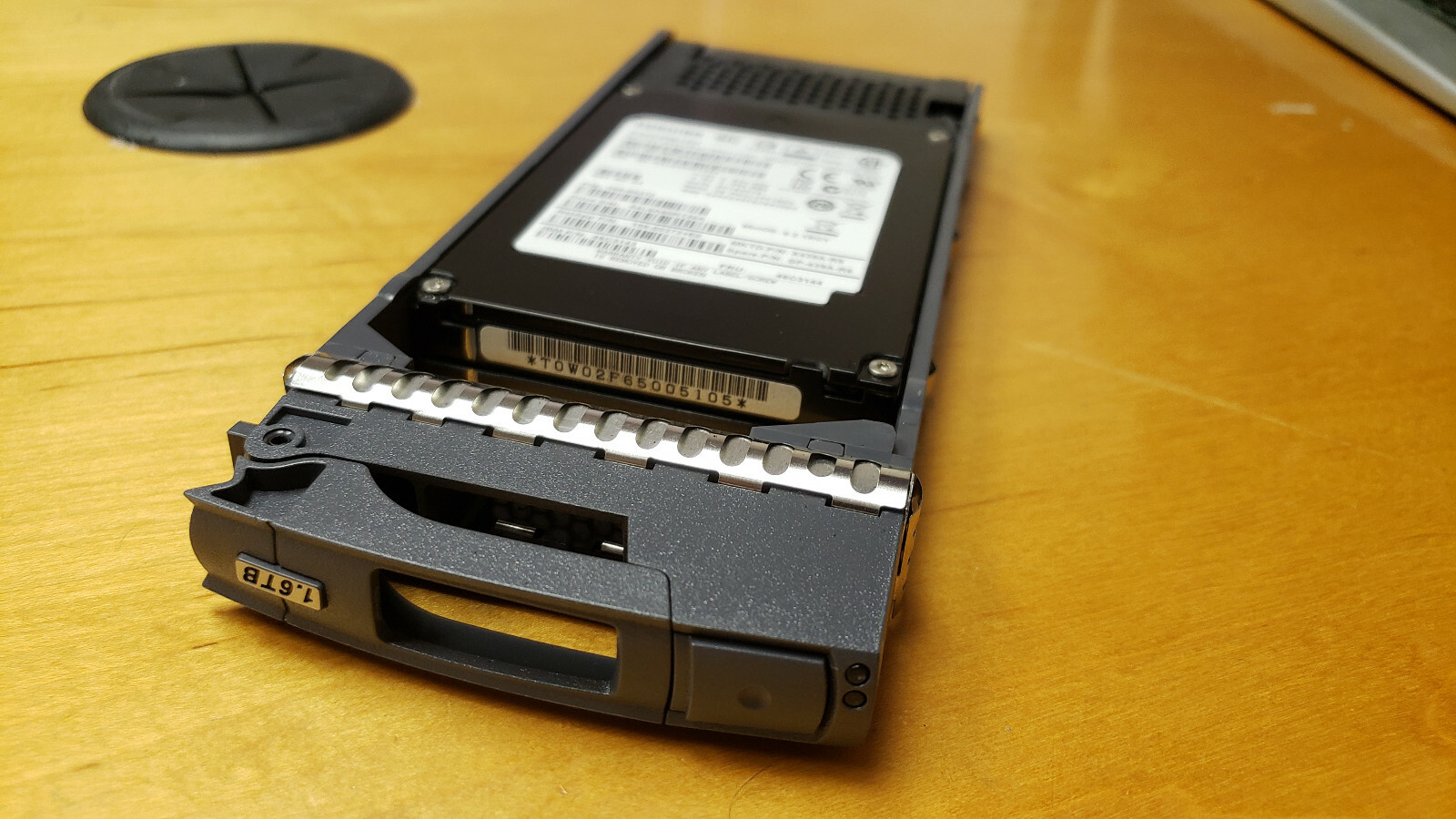 NetApp SP X439A-R6 1.6TB 2.5" SFF SSD 108-00372 SP-439A-R6 for DS224C DS2246