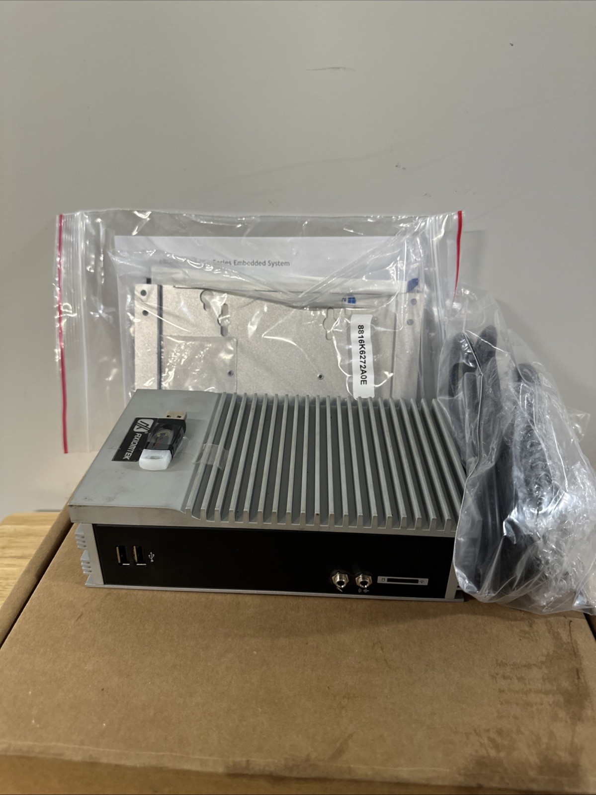 Axiomtek eBOX620-831-FL1 FANLESS EMBEDDED BOX COMPUTER