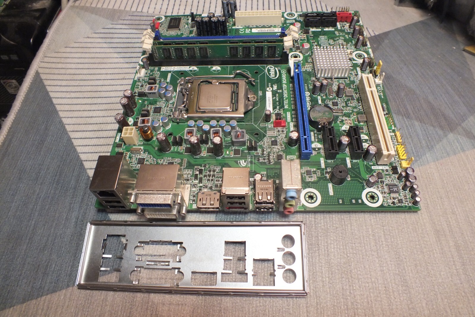 INTEL DQ57TM, AA E70931-402 LGA 1156 Intel Motherboard +CORE i7-870 +4Gb +I/O