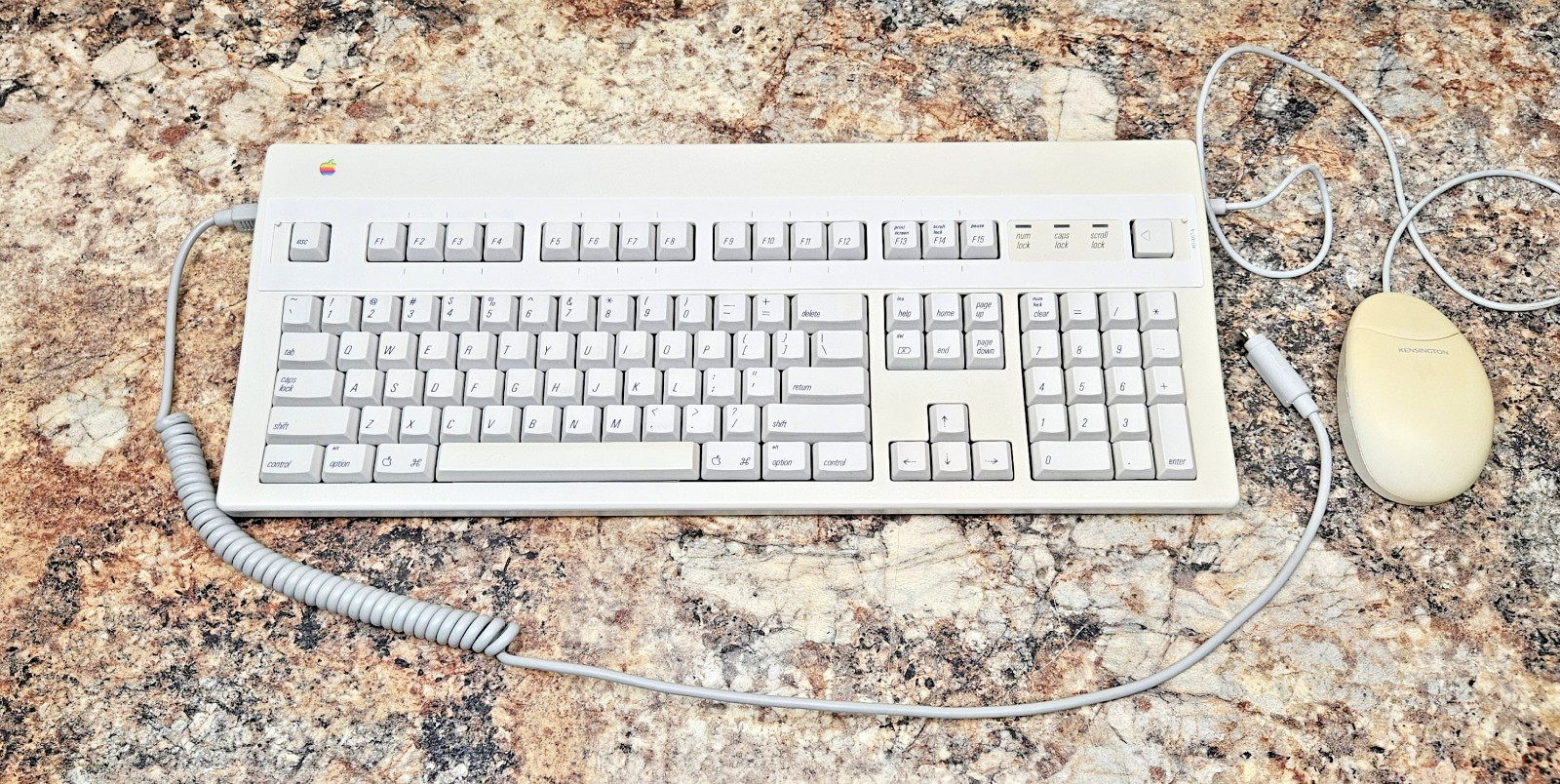 Vintage Apple Extended Keyboard II M3501 With Cord & Kensington Mouse One Owner
