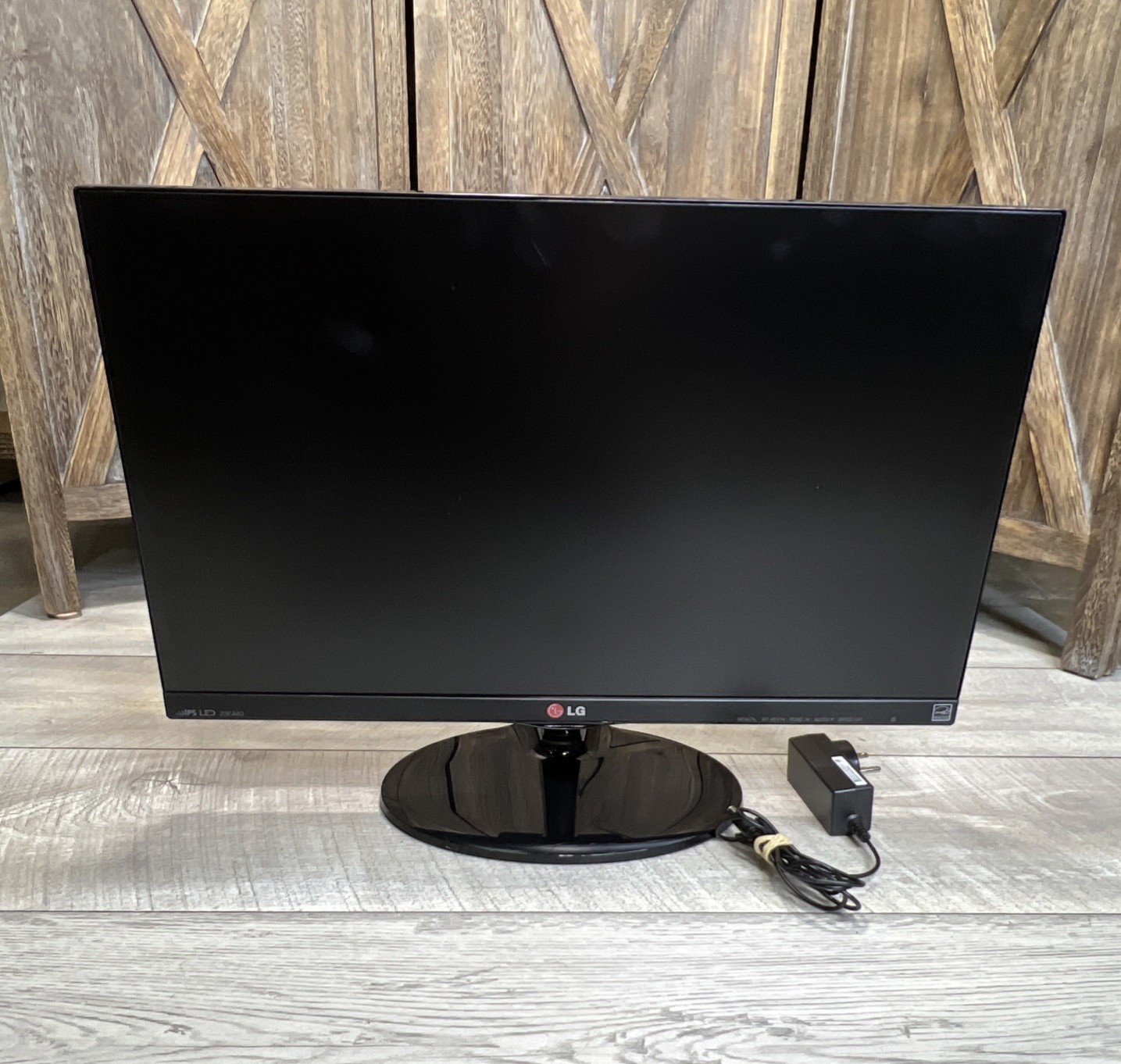 LG 23" Class IPS LED Monitor w/ Super Resolution (23.0" diagonal) - Works GREAT