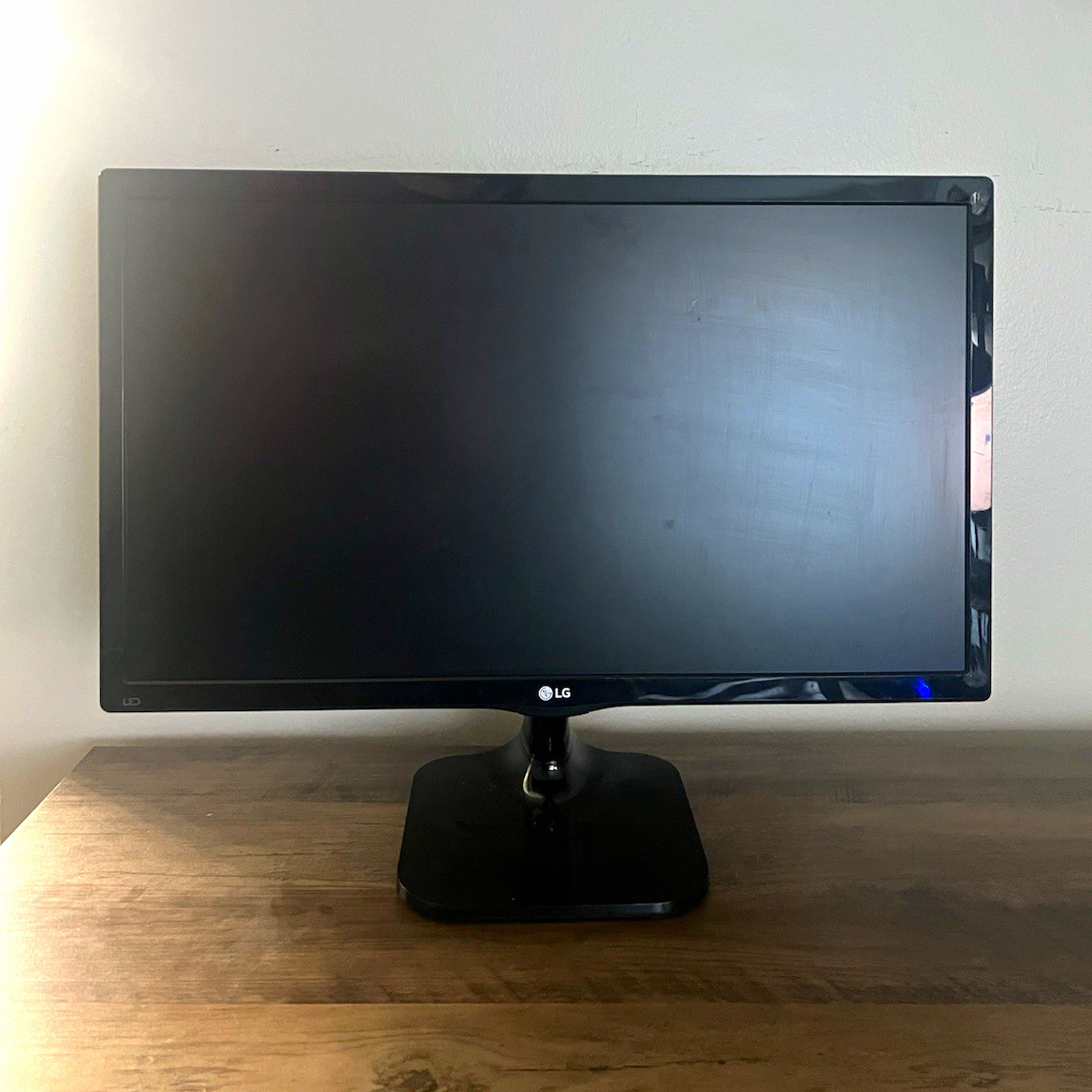 LG 24M47H-P 24" Widescreen LED Monitor 1080p 60Hz 2ms HDMI VGA Black