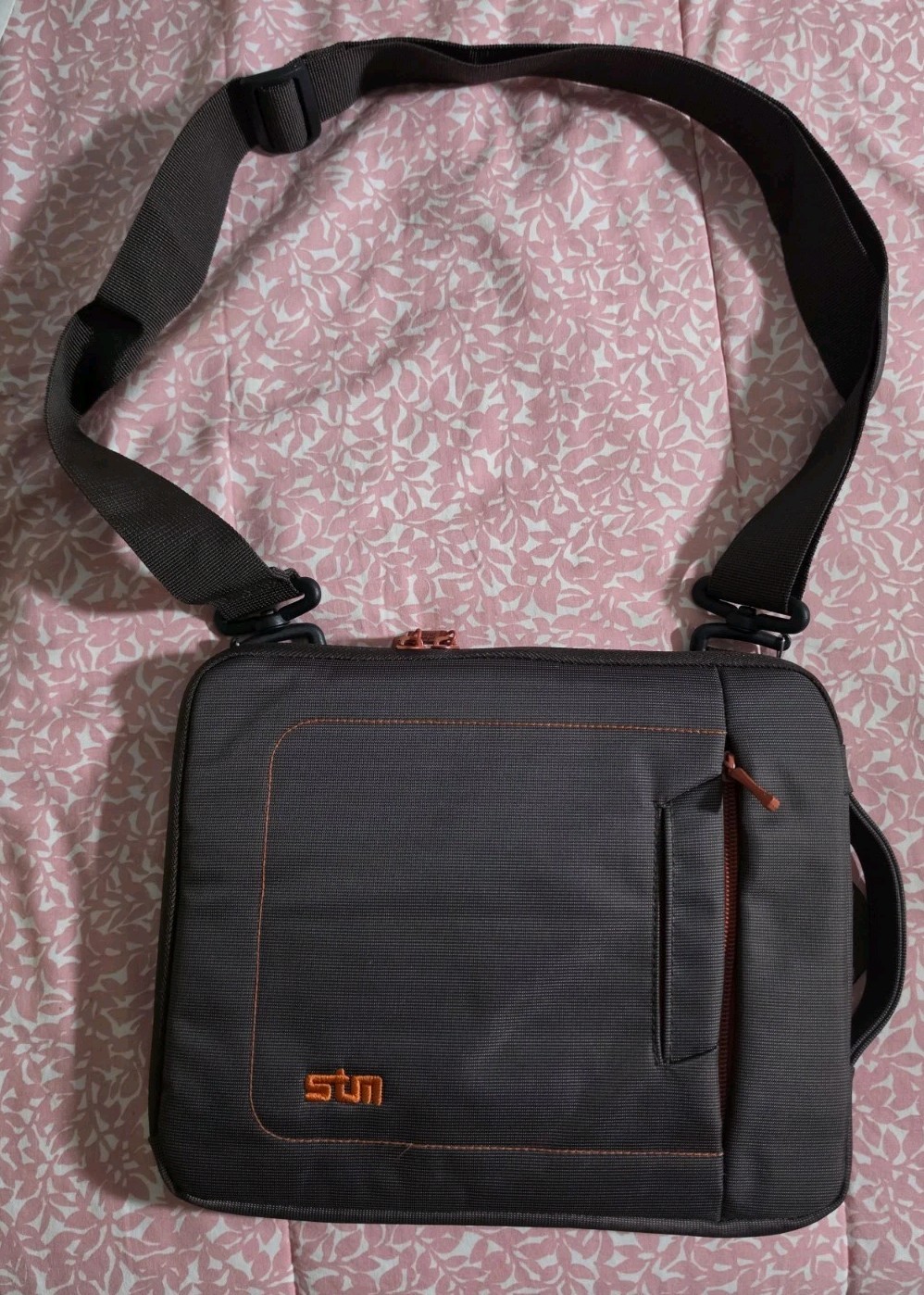 STM iPad Tablet Shoulder Messenger Bag Padded Case 10" x 8.5" Adjustable Strap 