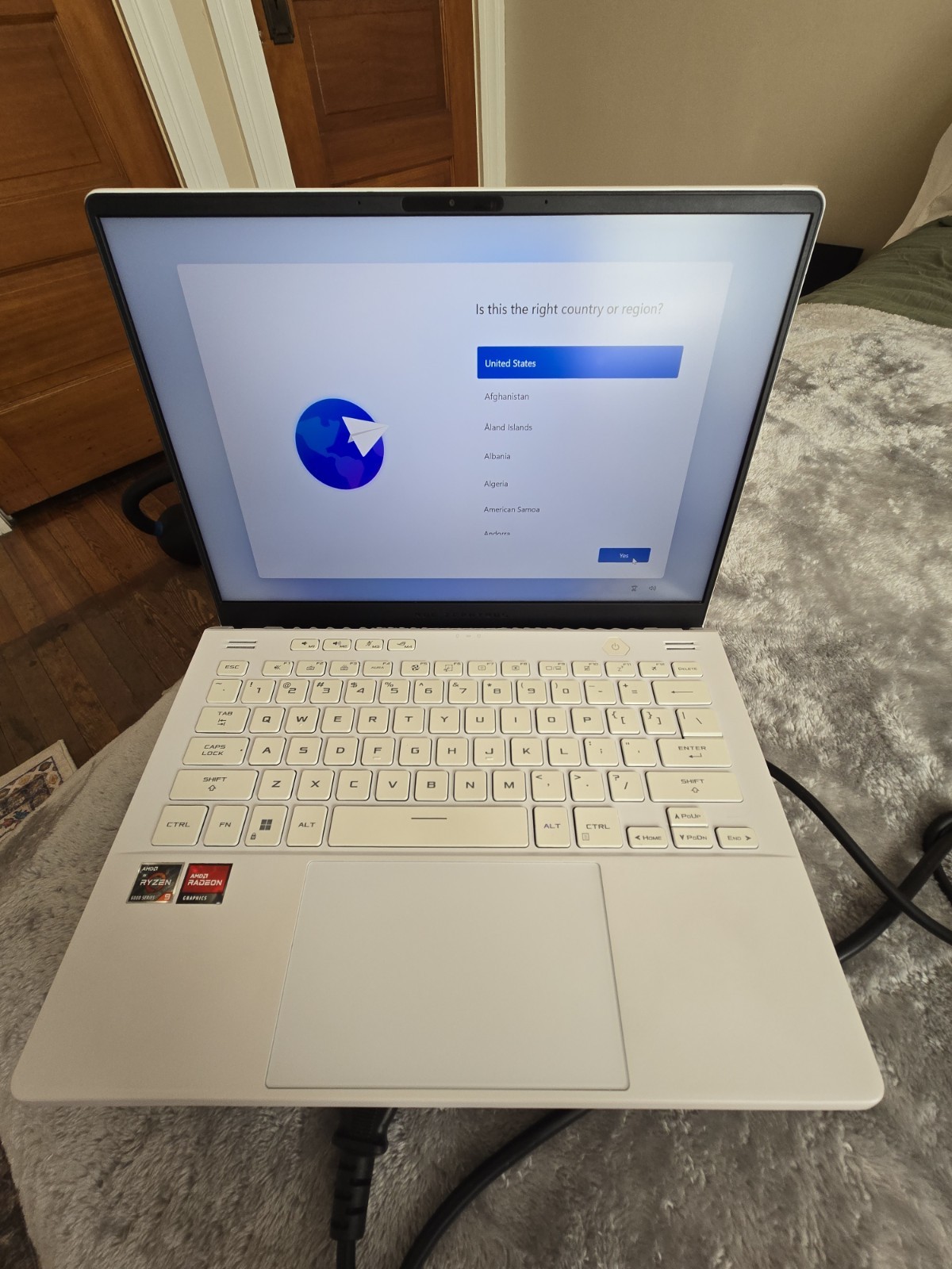 ASUS ROG Zephyrus G14 14" 1TB SSD, AMD Ryzen 9 6000 Series, 4.90 GHz, 16GB RAM