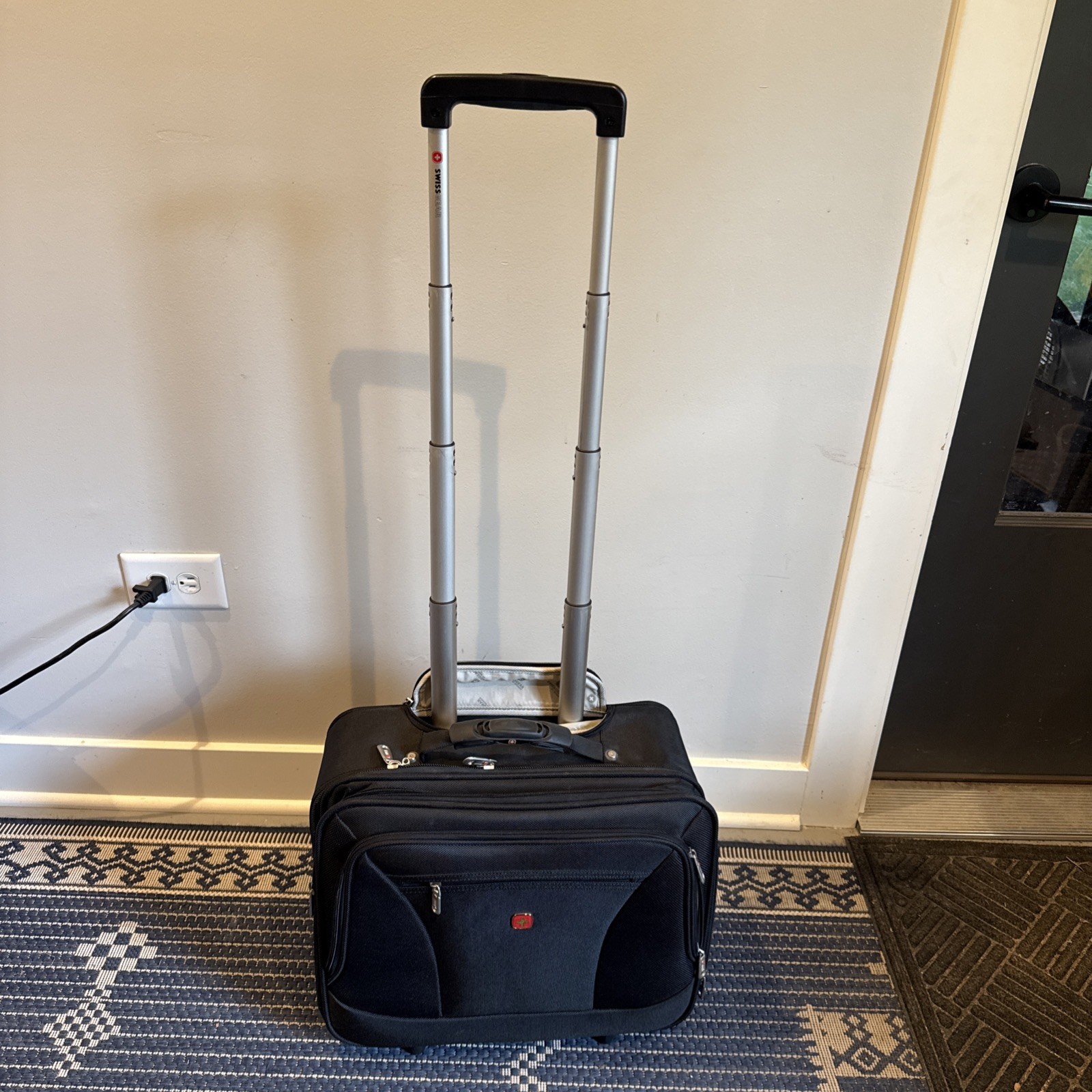 Wenger Swiss Gear Patriot Rolling Business Laptop Personal Underseat Luggage Bag