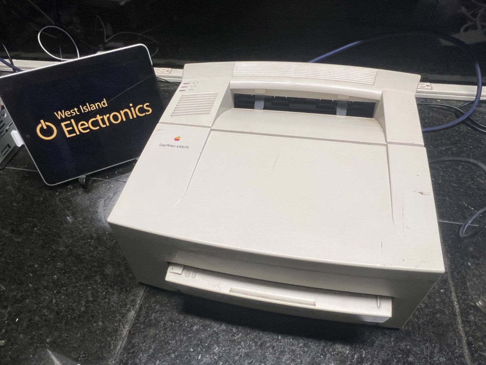 Vintage 1997 Apple Laserwriter 4/600 PS Powers on AS IS