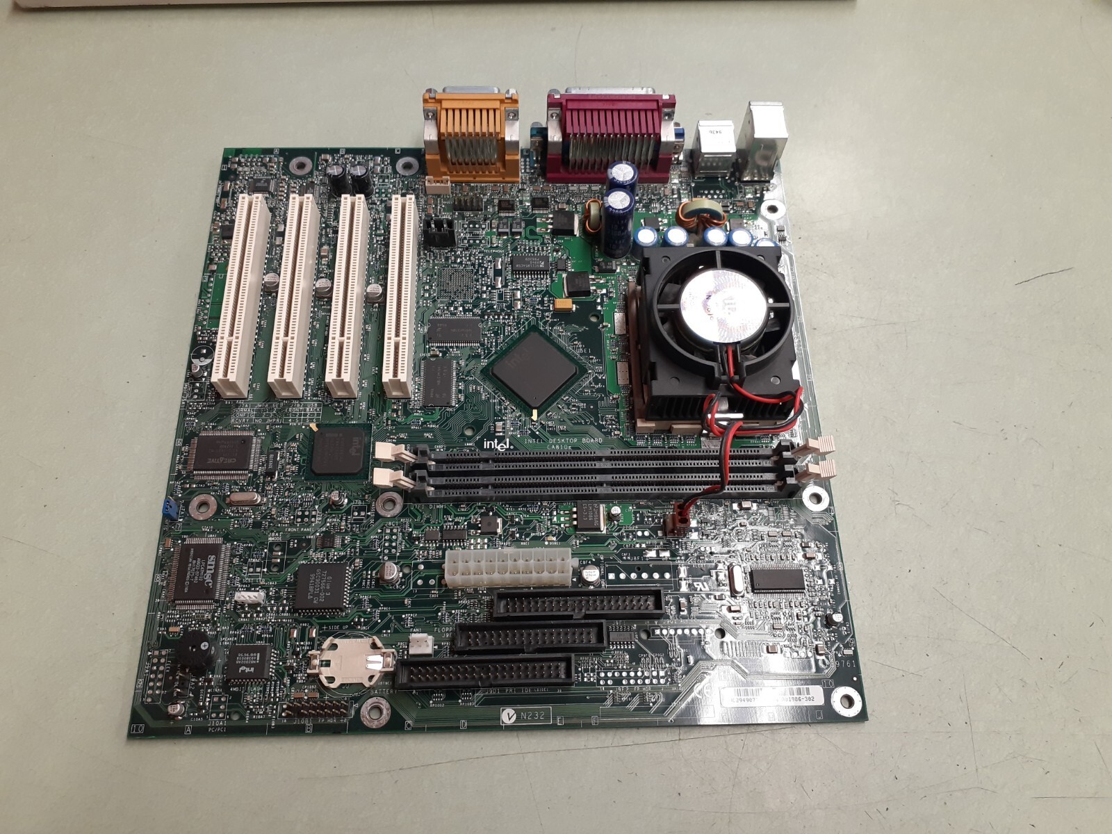 Intel CA810e Motherboard A01986-302 + CPU + Fan