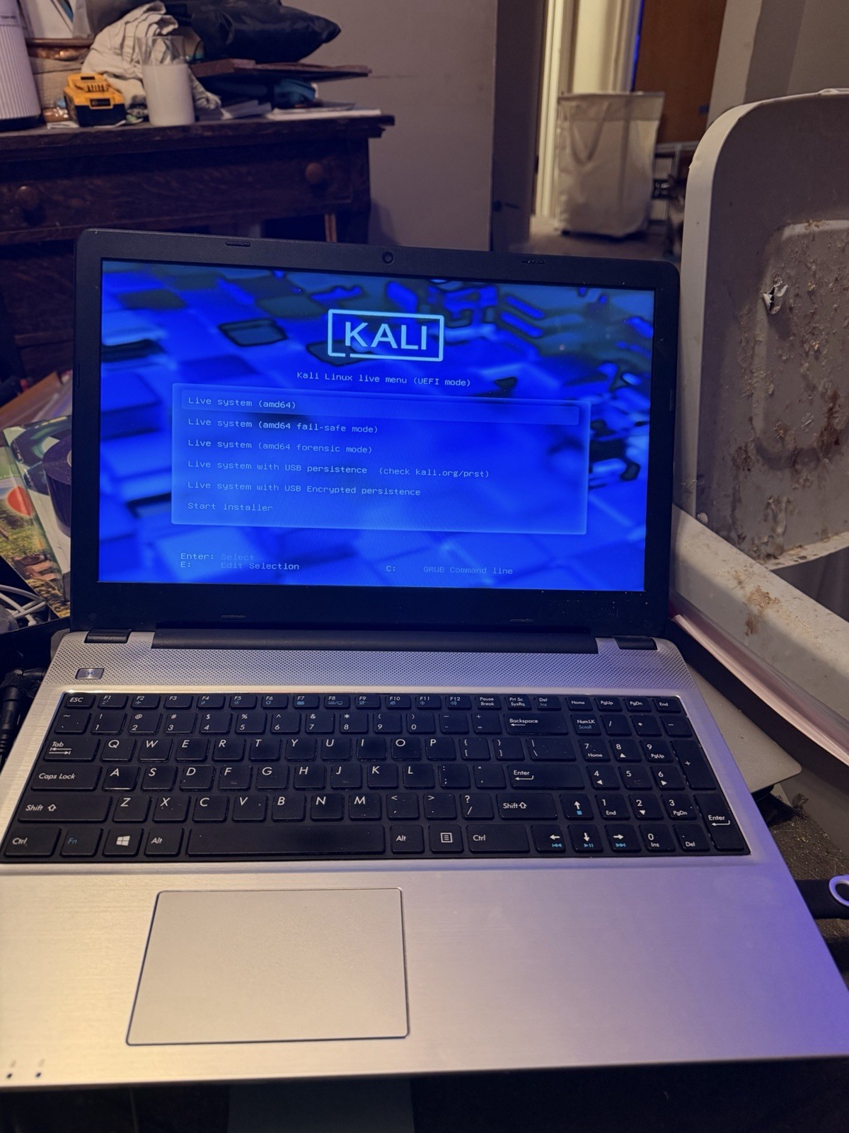 Kali Linux Laptop 8GB RAM 320GB HDD + Live USB & AR9271 Adapter | No Charger