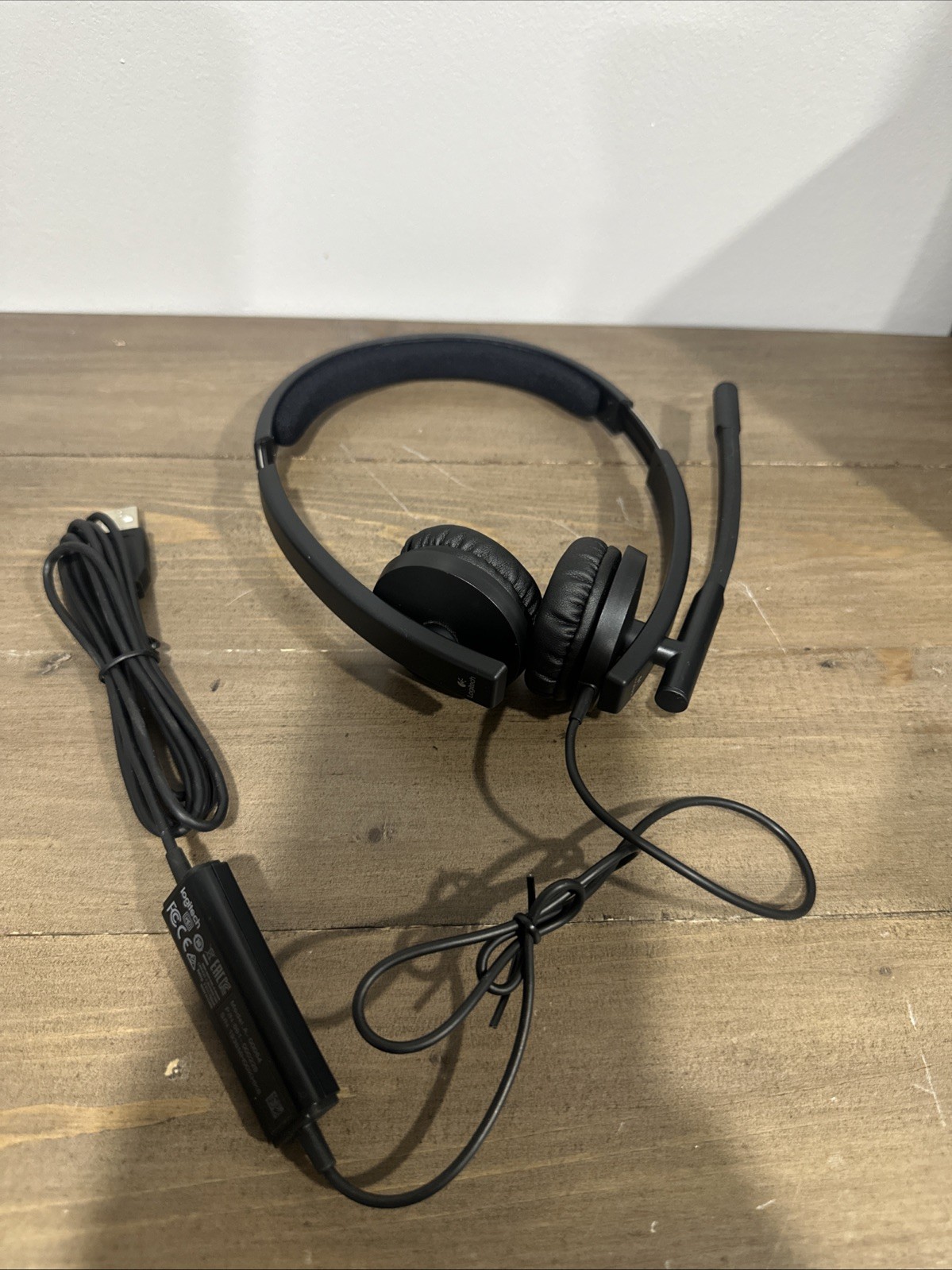 Logitech H570e (A-00064 ) USB 2.0 Wired Business Stereo Headset