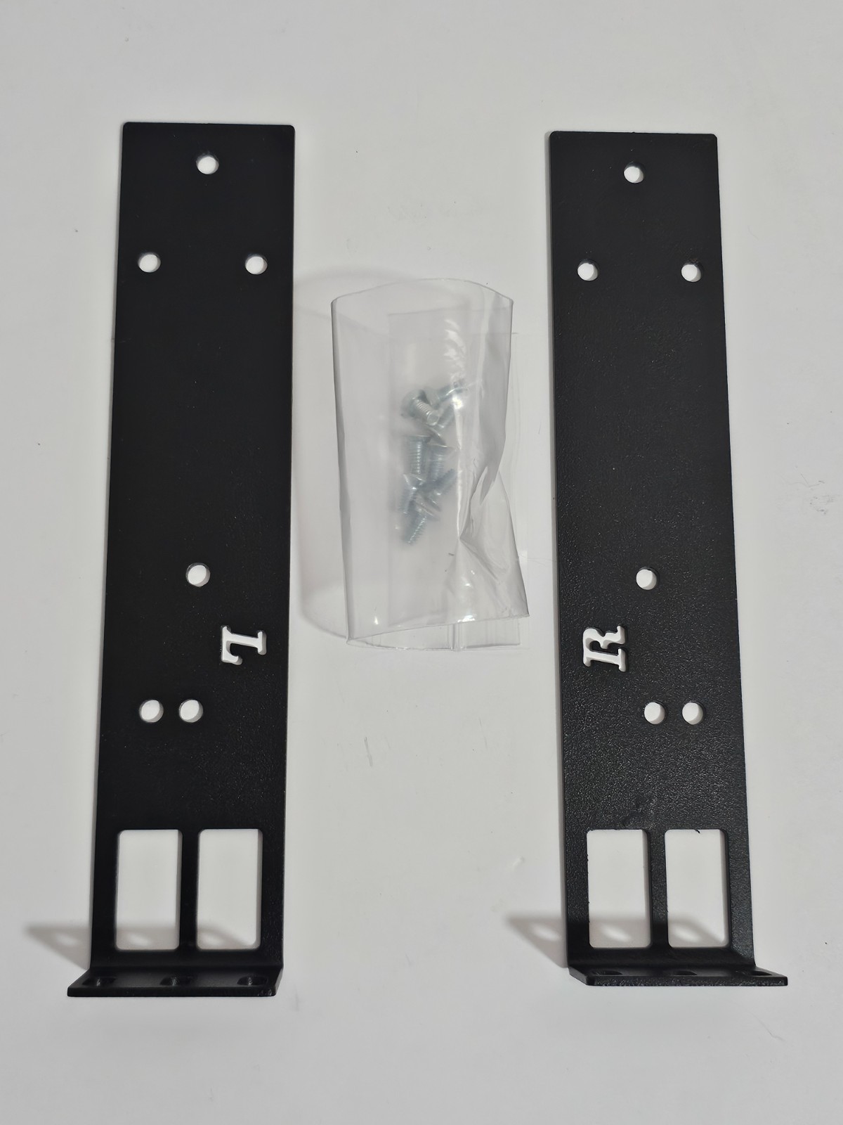 Brocade XBR-R000165 2-Post Rack Kit for 2498F48 2498F24 SN3000 G610 G620