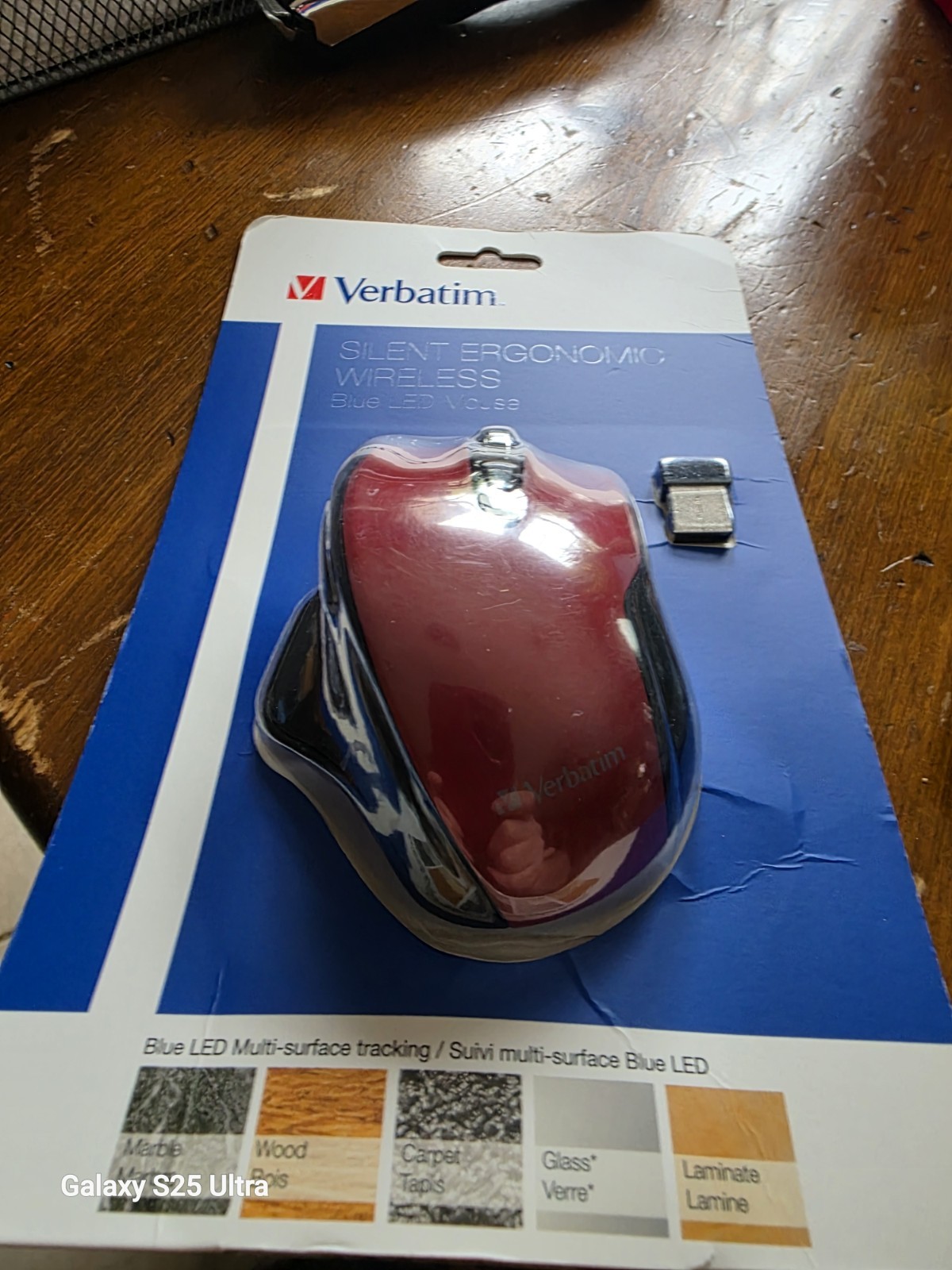 Verbatim Silent Ergonomic Wireless Blue LED Mouse - Red  (1270) - NIB - See Pics