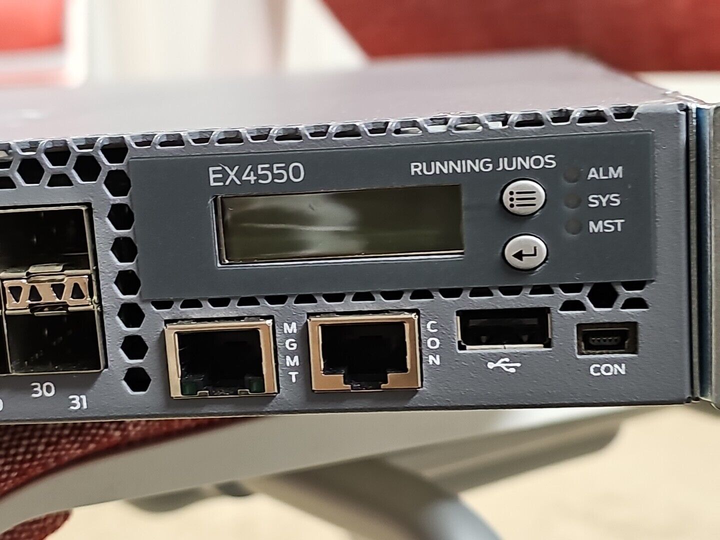 Juniper Networks EX4550-32F-DC-AFO 32-Port 1/10GbE SFP+ Converged Switch