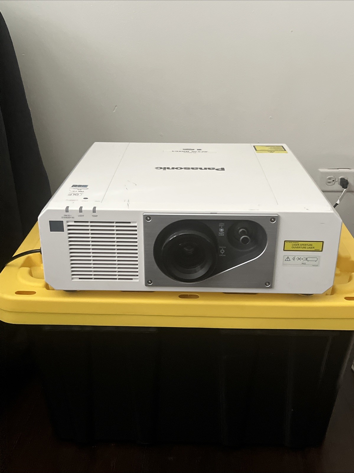 Panasonic RZ570 WUXGA PT-RZ570W 5400-Lumen WUXGA DLP Projector, L=10634h Pre-own