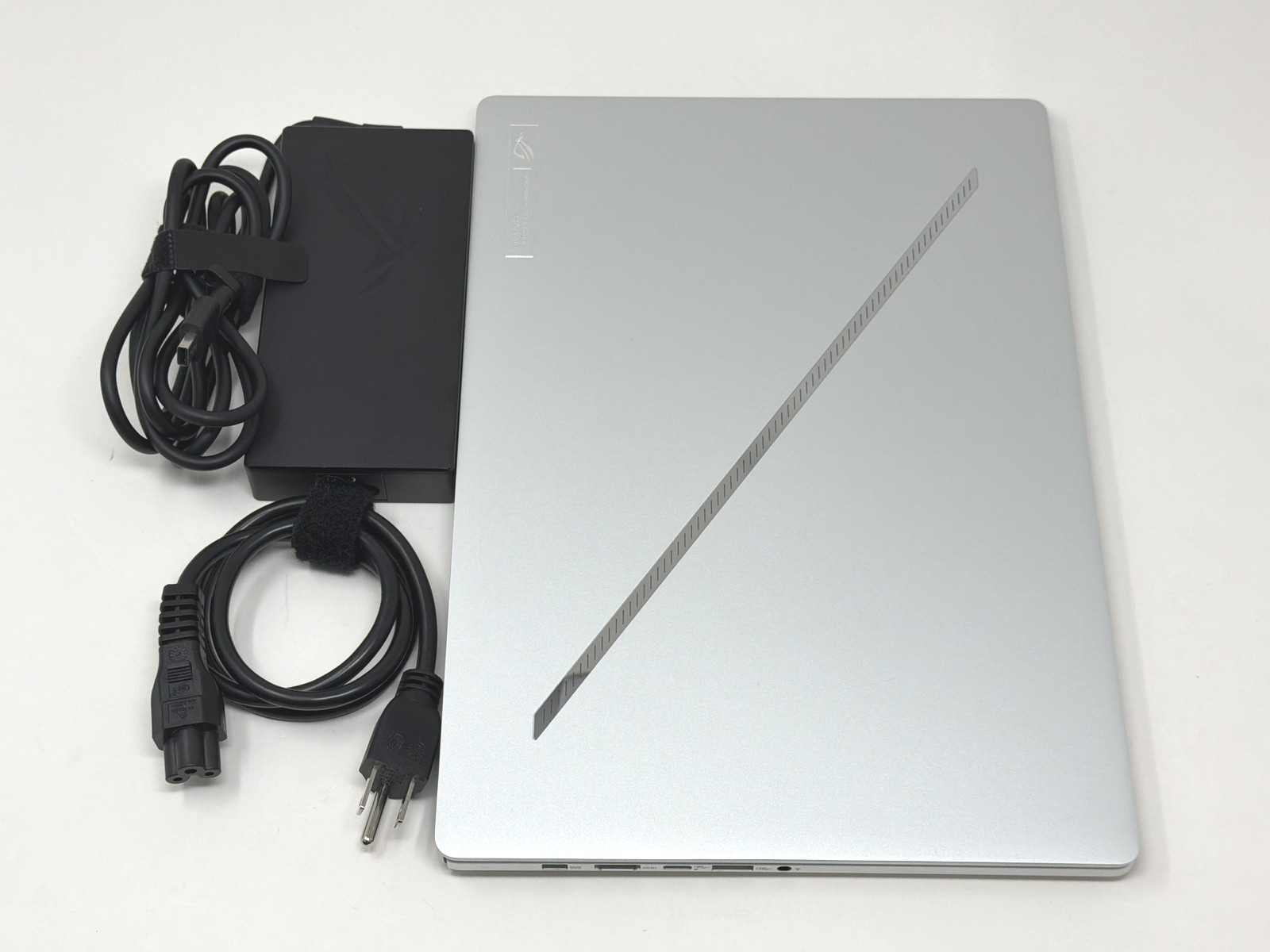 Asus ROG Zephyrus G14 GA403UI AMD Ryzen 9 4.0GHz 1TB SSD 32GB 8GB 14in Very Good