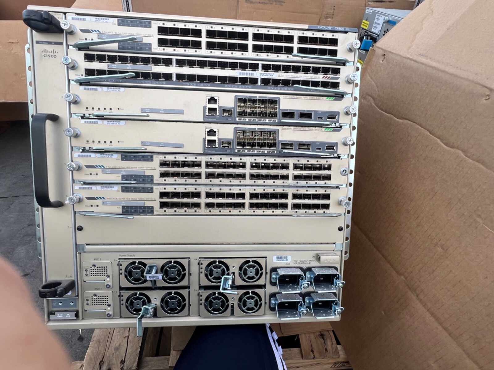Loaded Cisco  C6807-XL W/C6800-SUP6T-XL, C6800-48P-SFP-XL C6800-32SFP-XL