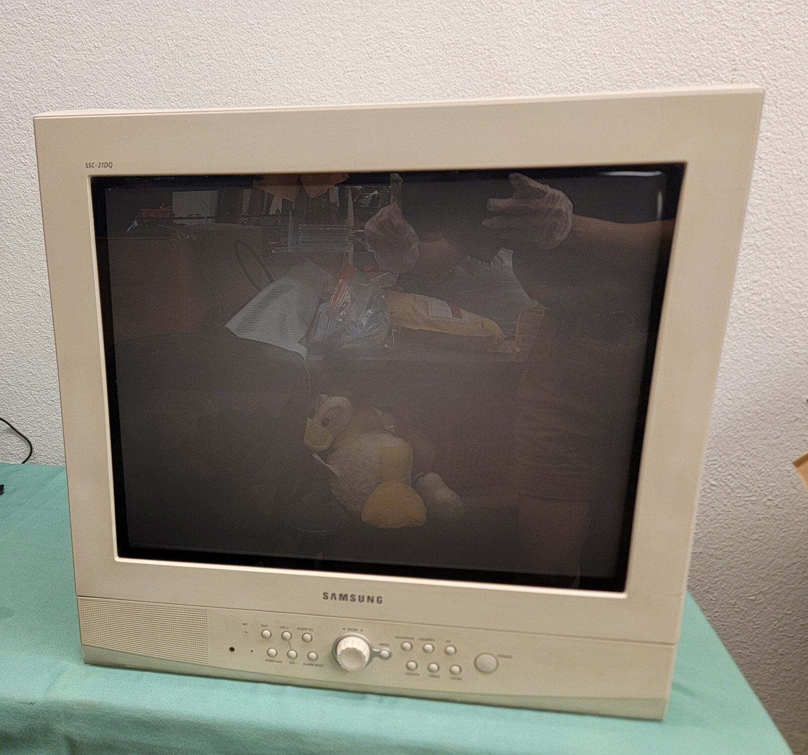 VINTAGE SAMSUNG SSC-21DQ CRT MONITOR