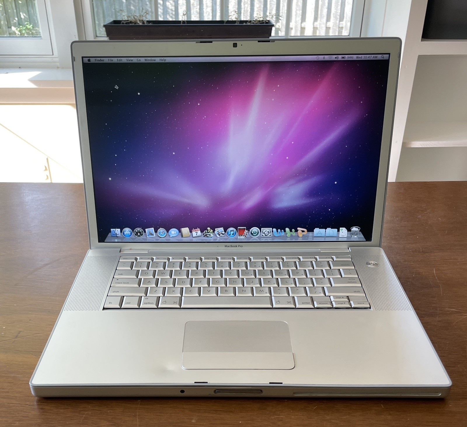 2006 Apple 15” MacBook Pro A1150, MacOS 10.6.8, w/batt, chrg.