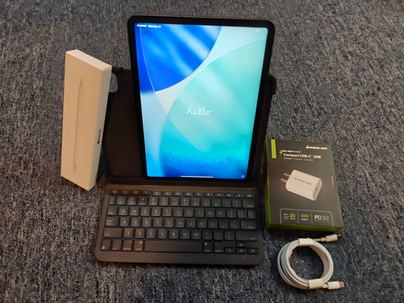 Apple iPad Pro 11in (2nd Generation) 128GB, Wi-Fi+4G, Keyboard, Pencil 2, a2068