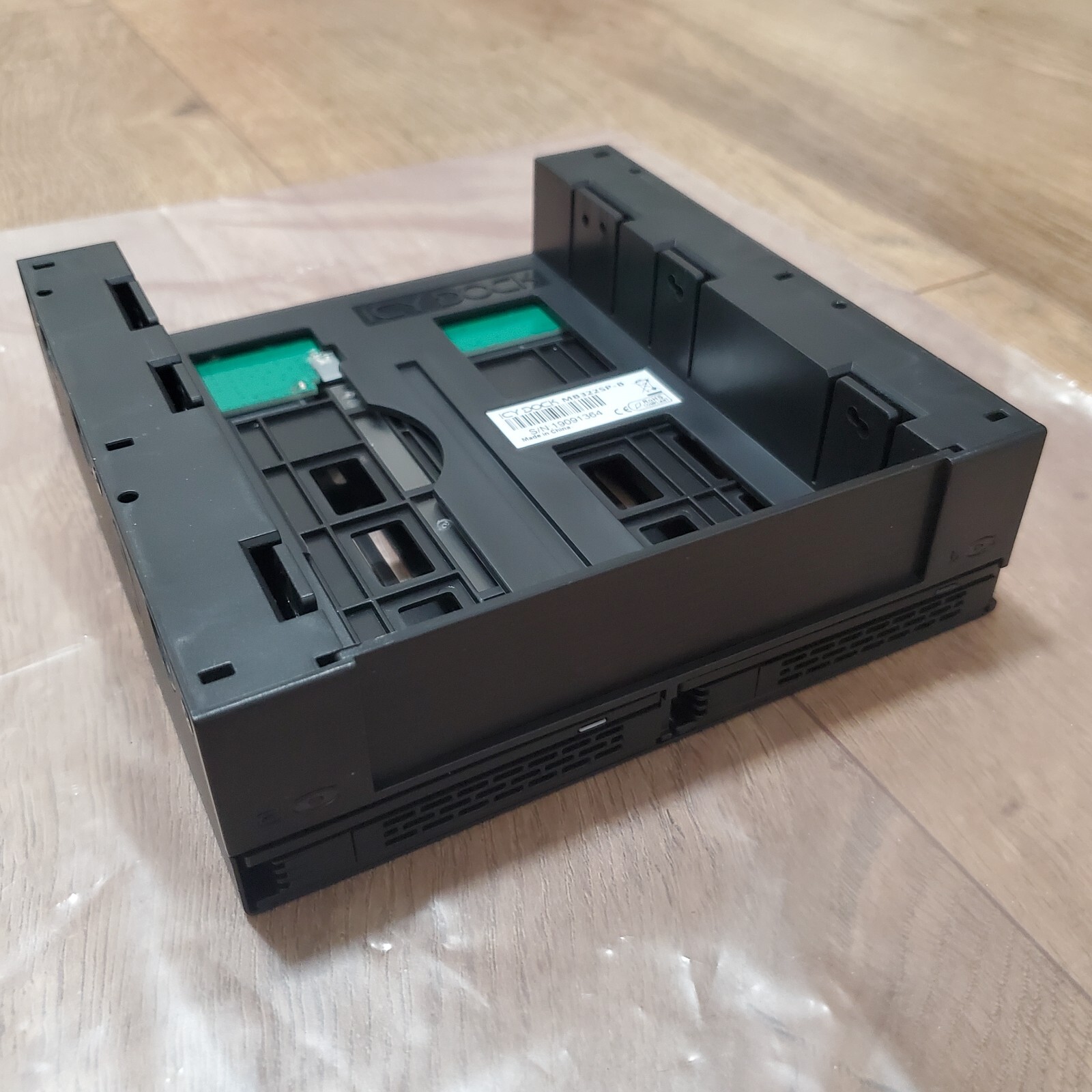 Icy Dock MB322SP-B Mobile Rack for 2 x 2.5" SATA/SAS HDD/SSD to 5.25" HDD