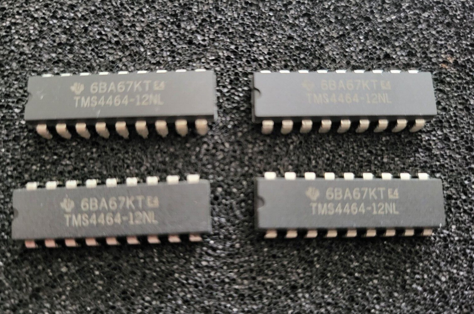 4 x TMS4464-12 64Kx4 bit DRAM chip -  ZX Spectrum +2A/2B, +3/3B.