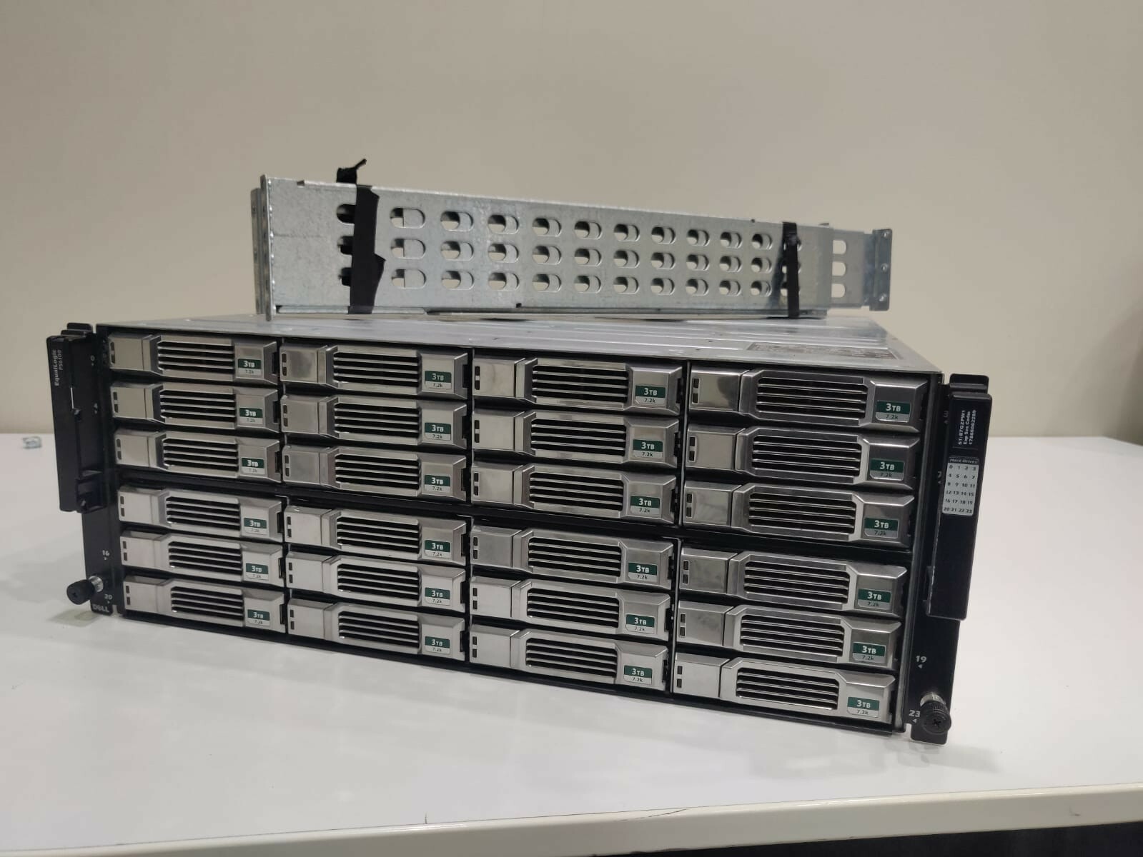 Dell EqualLogic PS6100 SAN Storage Chassis, 24x 3.5” Drive Bays 