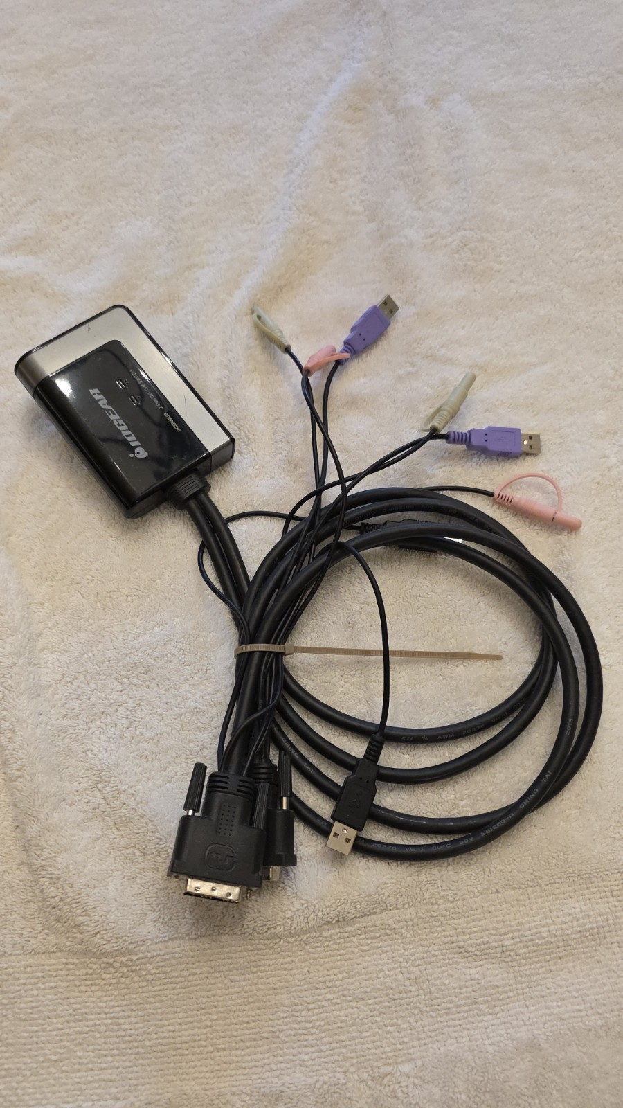 IOGEAR GCS932UB 2-Port DVI KVM Switch USB/Audio w/ 6ft Attached Cables
