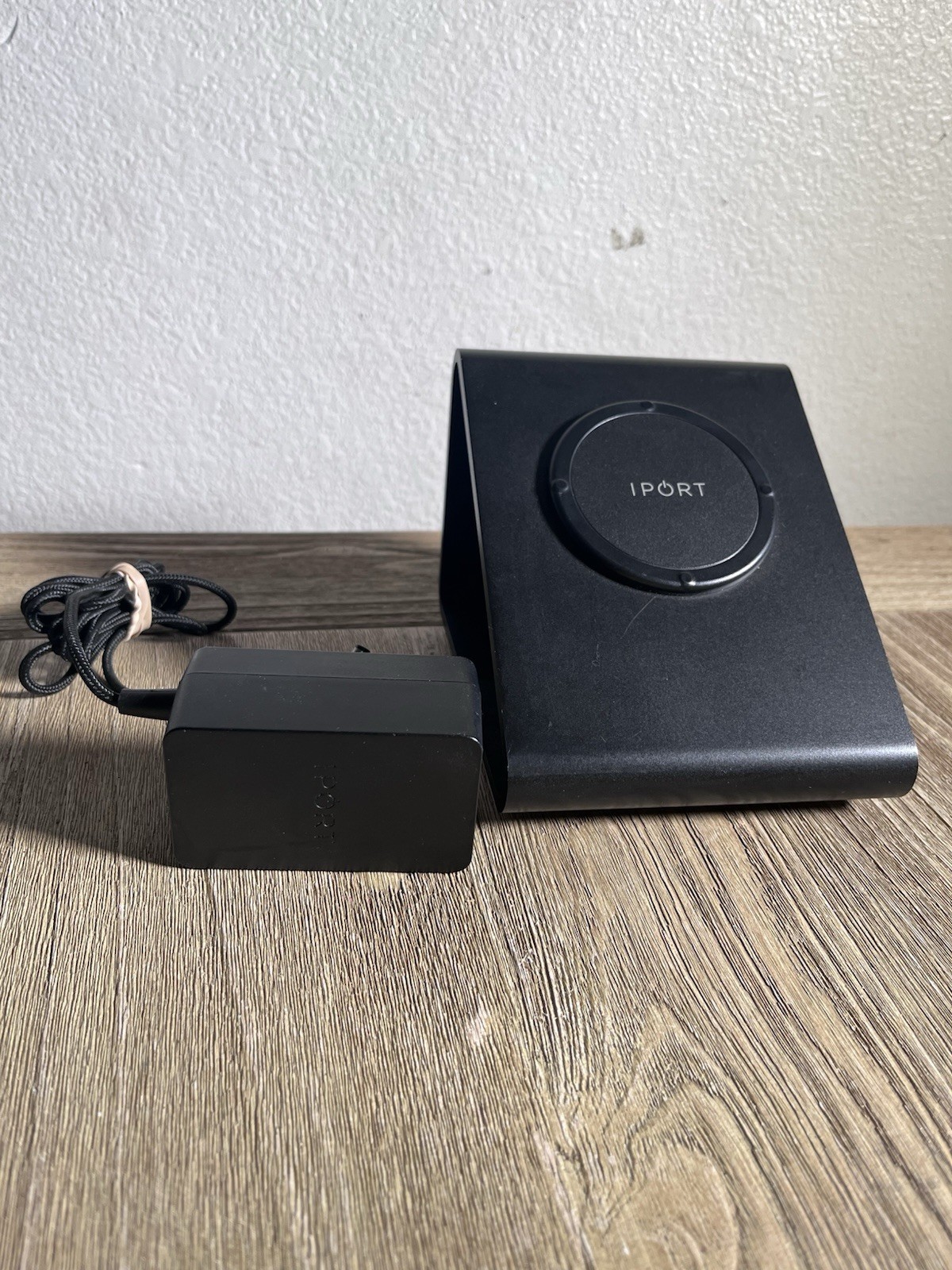 iPort LaunchPort BaseStation iPad Stand Black with Adapter