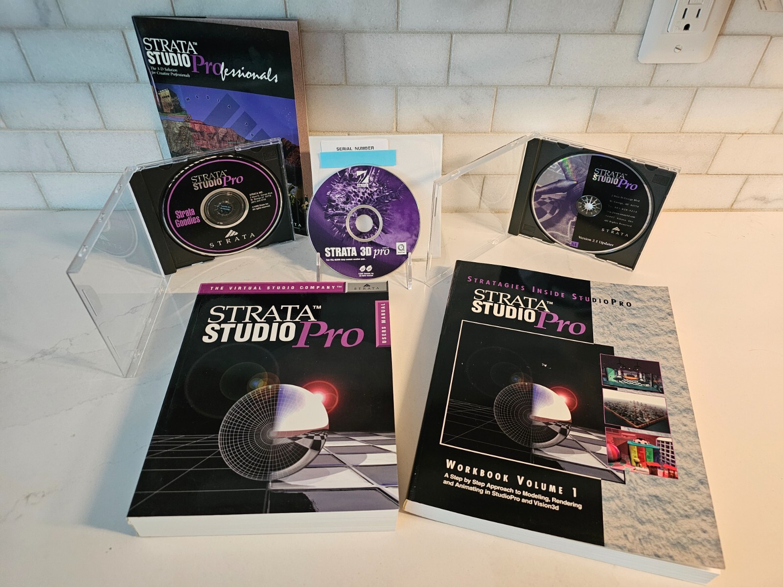 RARE VTG Strata Studio Pro Virtual Studio Company for Macintosh 3D Rendering SW