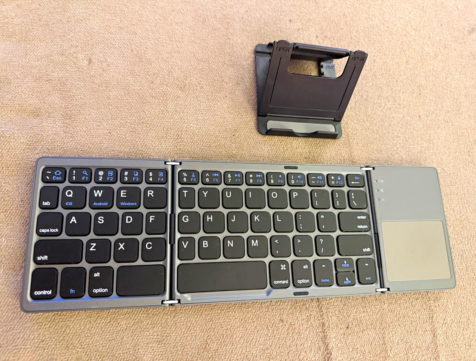 Foldable Bluetooth Keyboard w/ Built-In Touchpad - QWERTY English Gray/Black