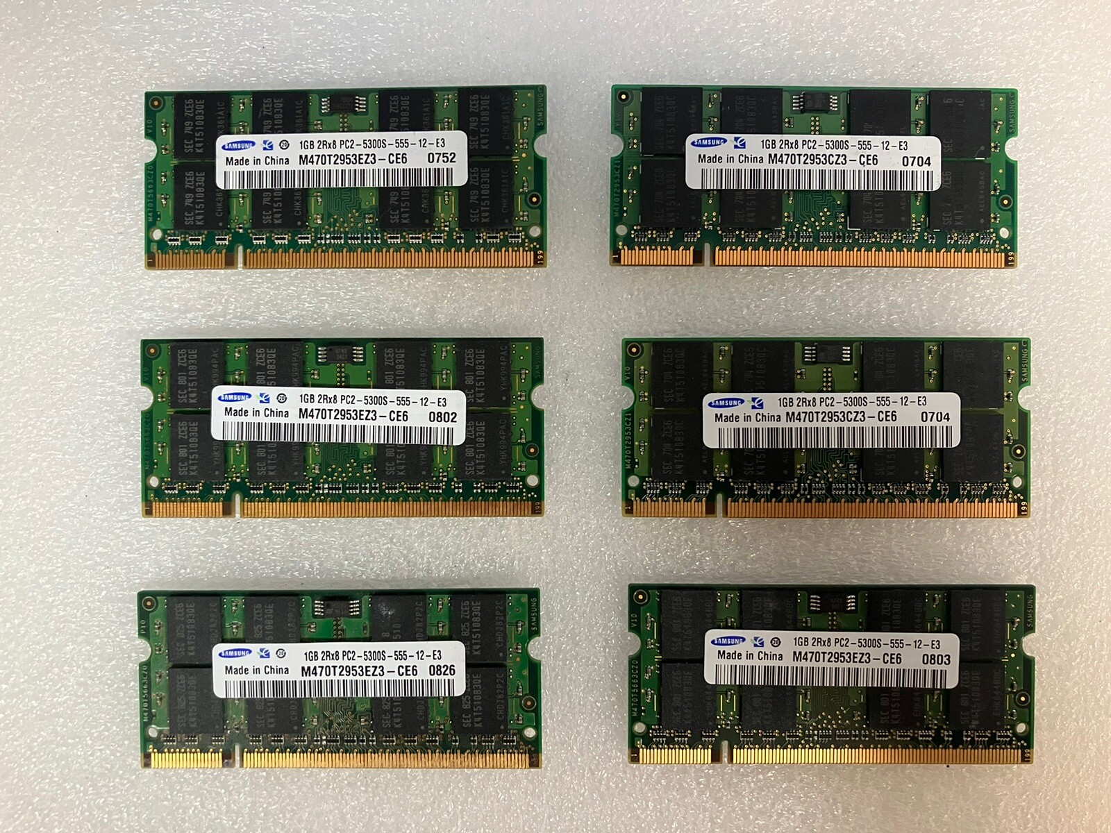 2GB (2x1Gb)  Samsung PC2-5300 SO-DIMM 667 MHz DDR2 Memory (M470T2953CZ3-CE6)~