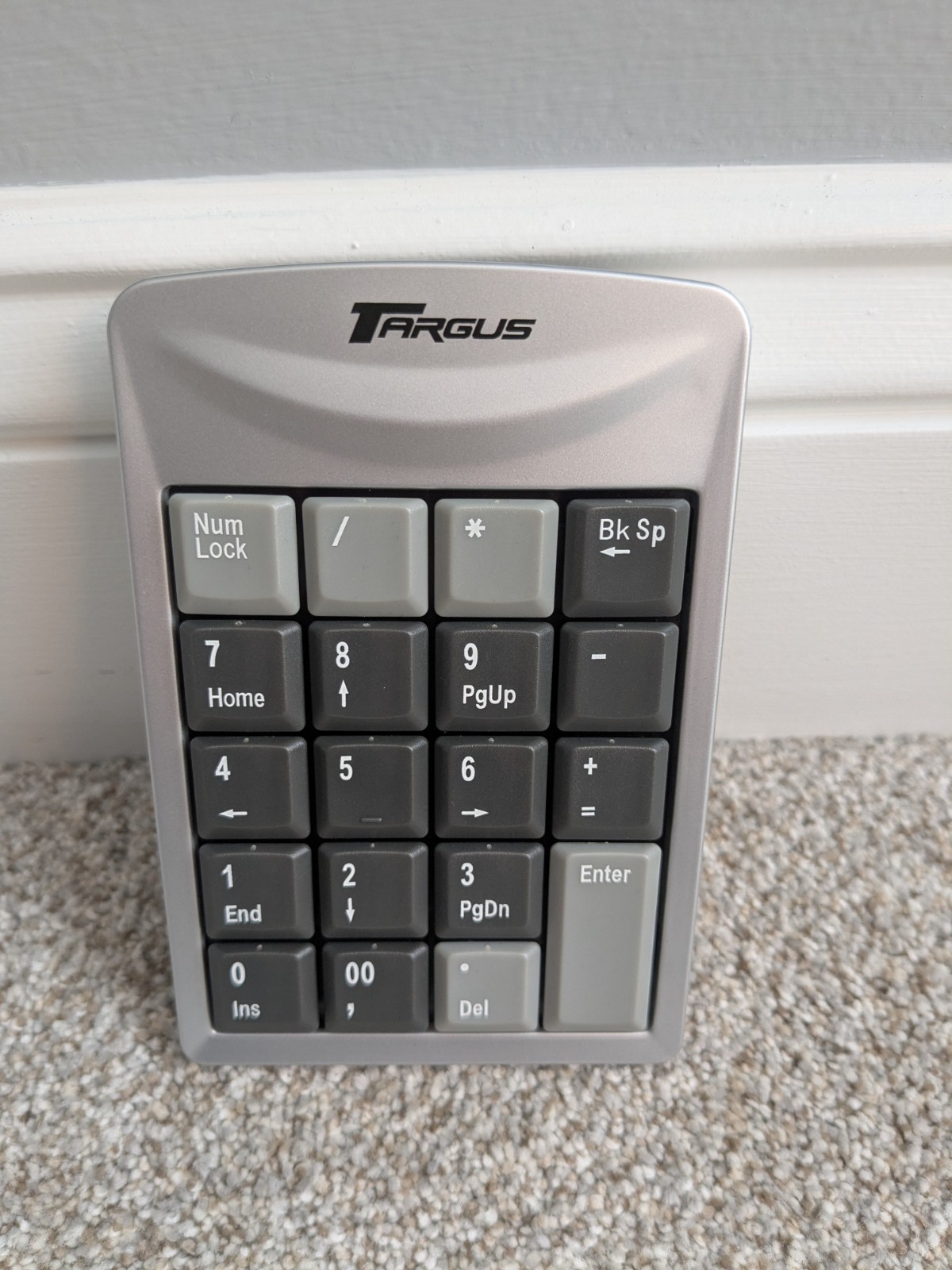 Targus Wireless Stow-N-Go Keypad With Full Size Keys  A6