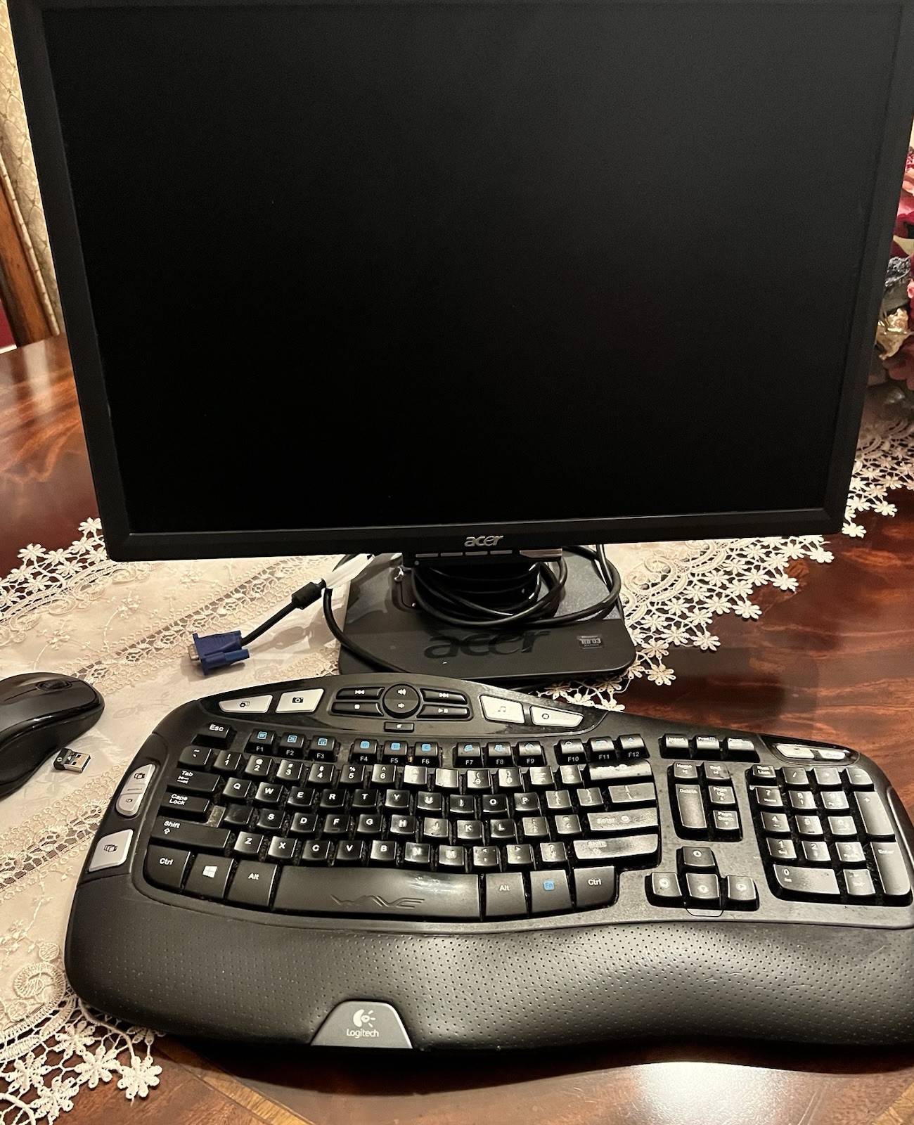 Acer AL2216W 22-inch Widescreen LCD Monitor, plus Logitech K350 keyboard;