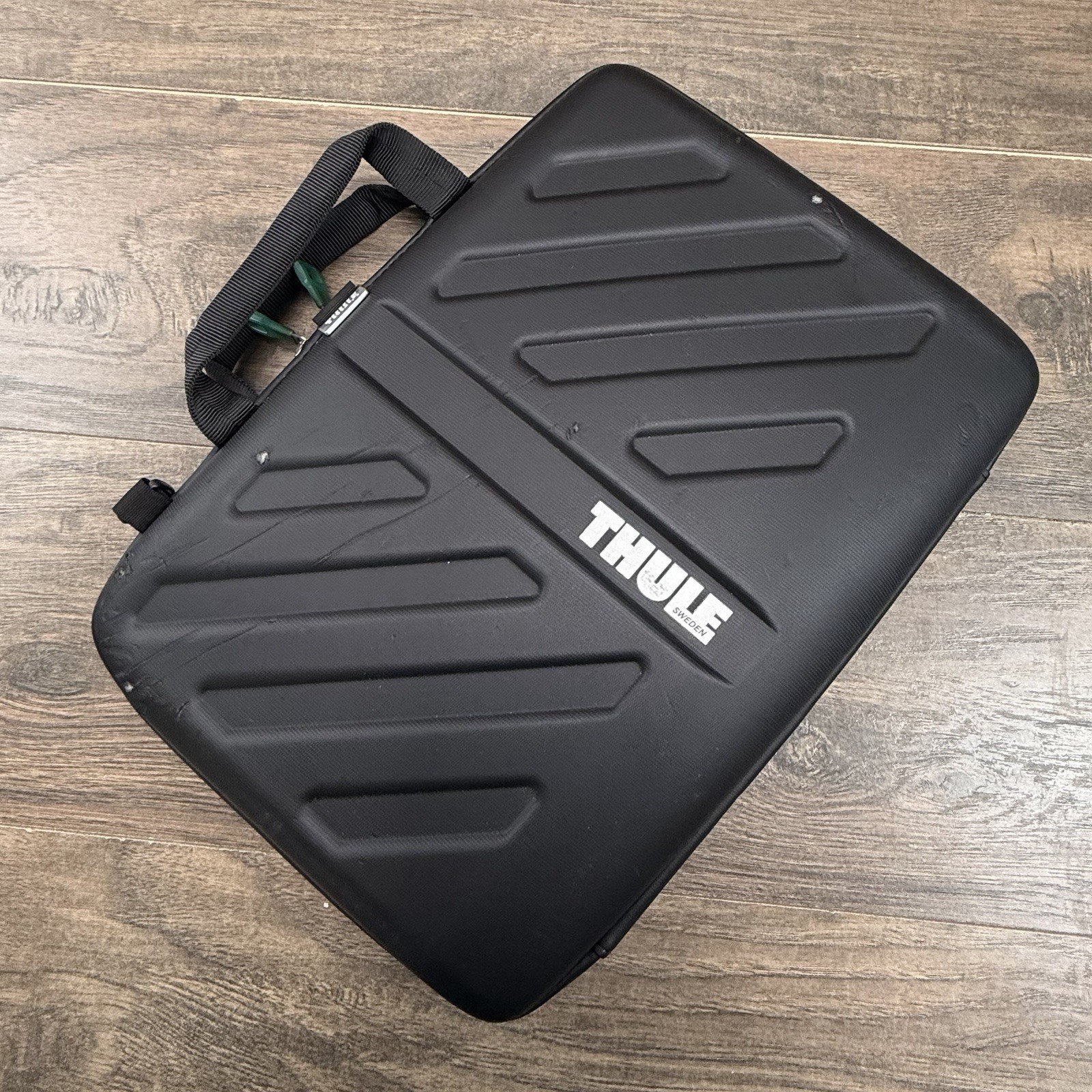 Thule Laptop Case Gauntlet Hard Shell 14” – Rugged Sleeve-No Shoulder Strap-SEE