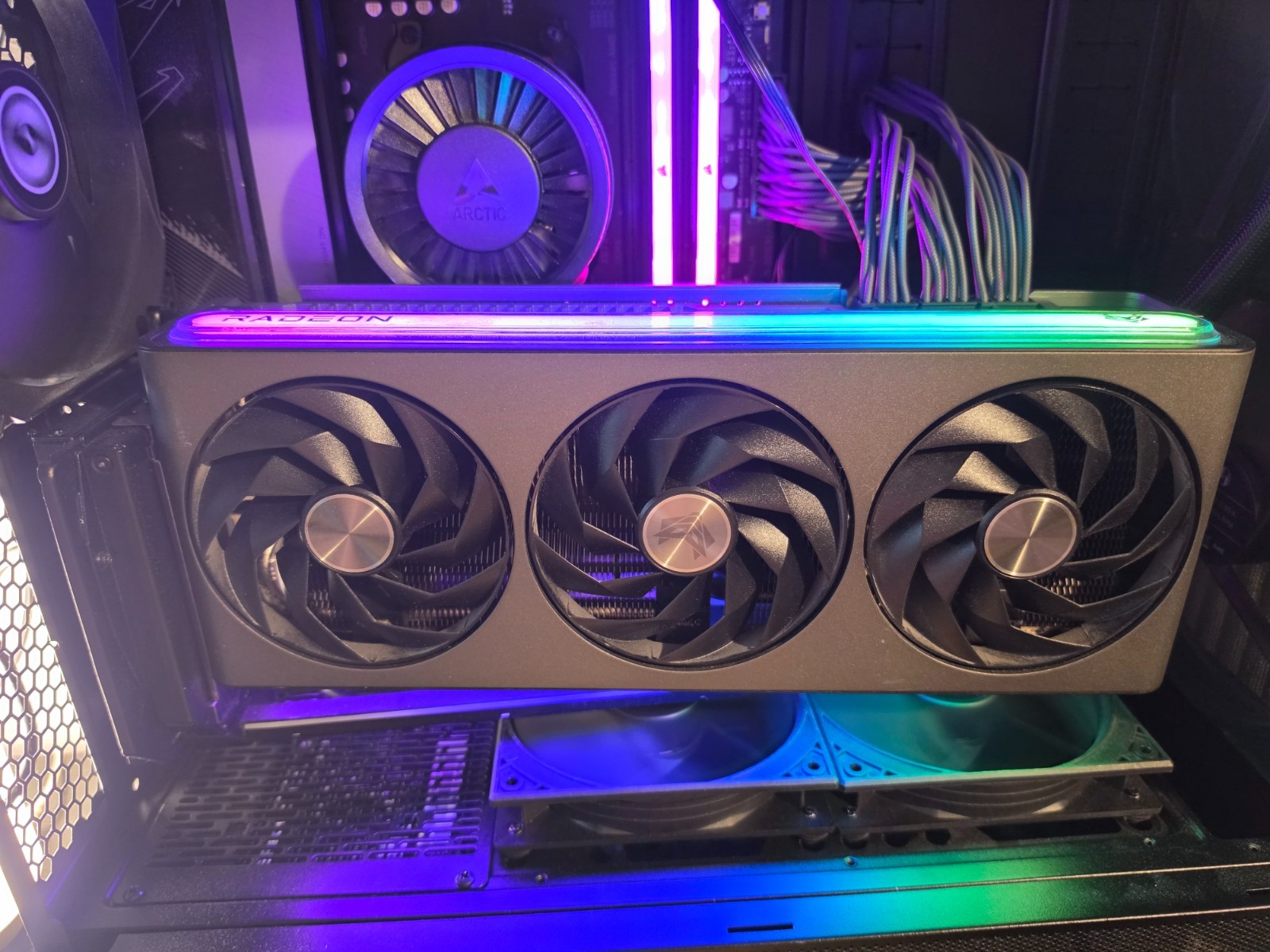 SAPPHIRE NITRO+ AMD Radeon RX 7900 XTX 24GB GDDR6 RGB Triple Fan