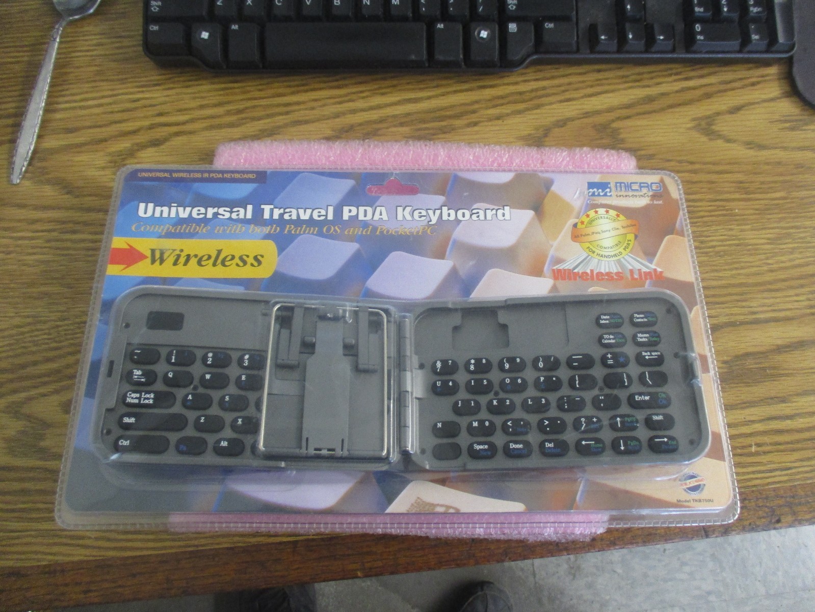 Micro Innovations Universal Travel PDA Keyboard. Model: TKB750U. Unused 