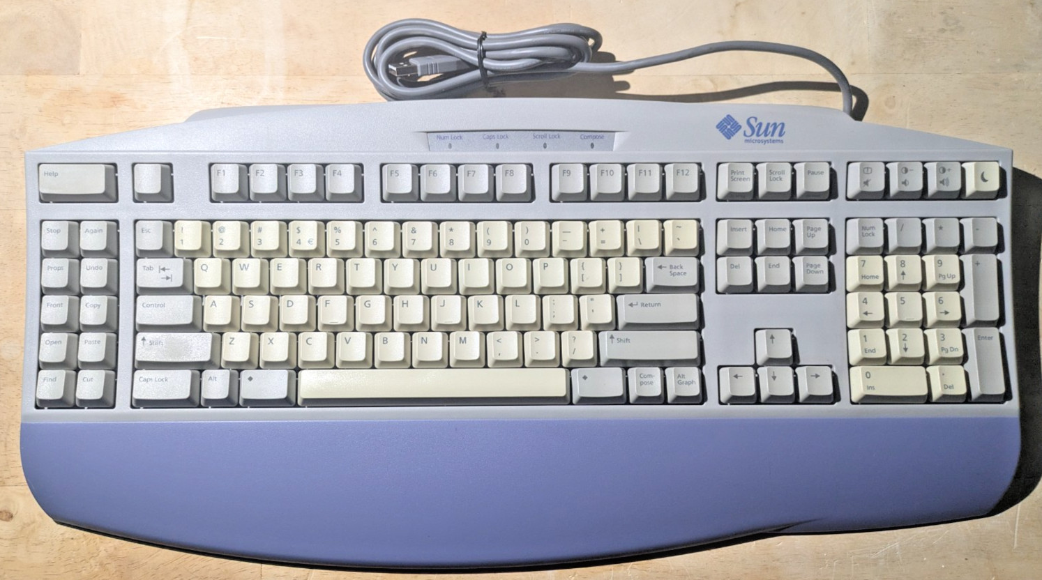 Sun Microsystems Type 6 PS/2 Keyboard w/ Wrist Palm Rest