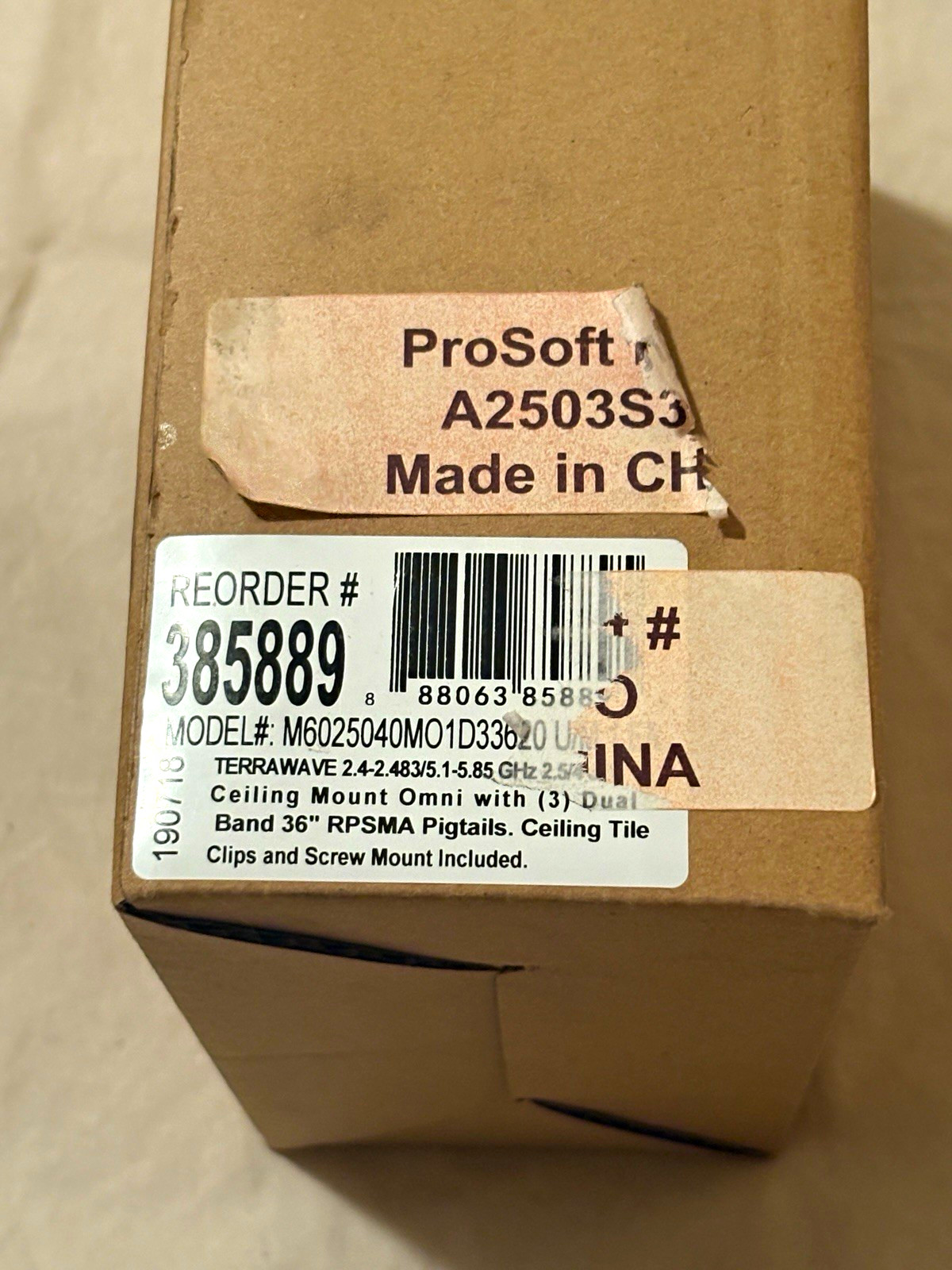 New In Box Terrawave M6025040MO1D33620 Ceiling Mount Omni Antenna Kit