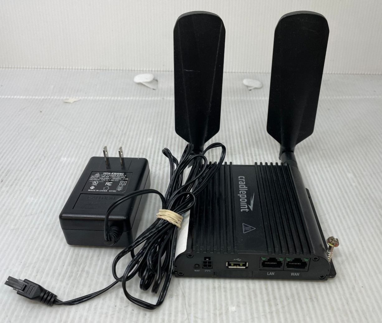 Cradlepoint COR IBR650B Router IBR650B-LP4 W/ Antennas