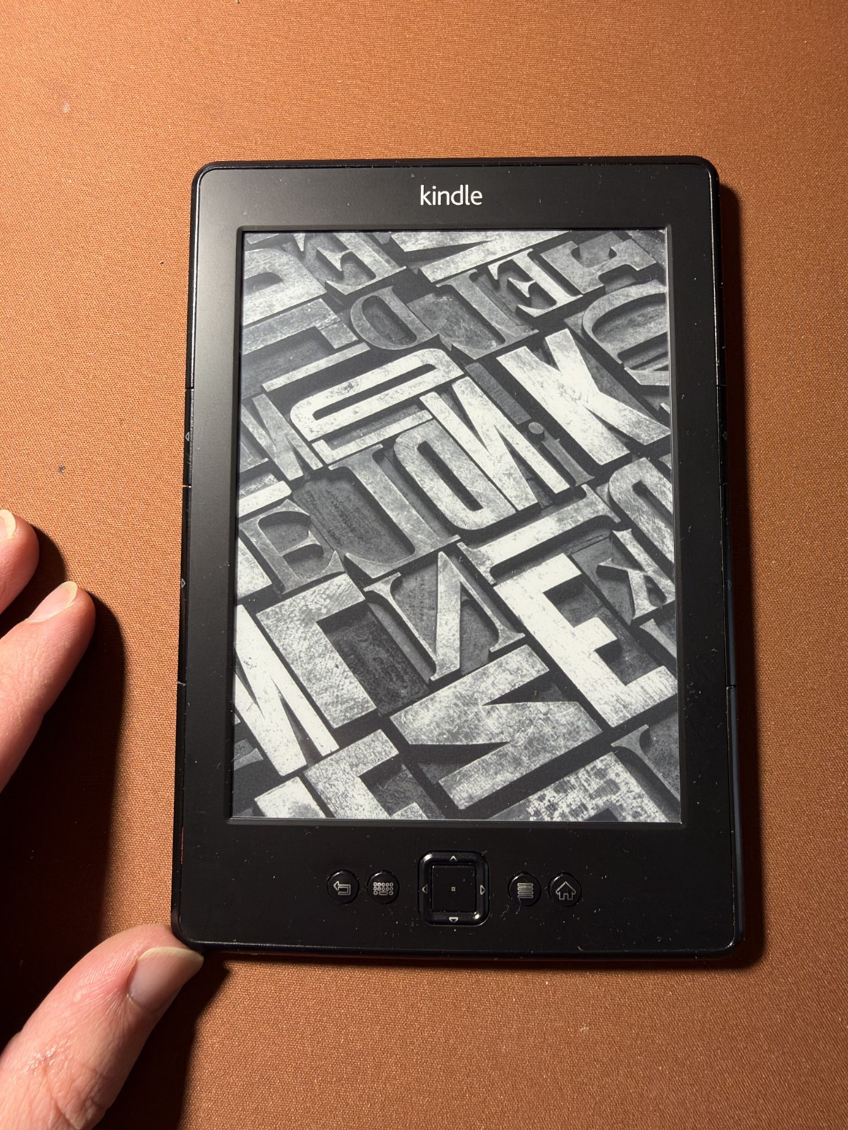 Amazon Kindle 4th Generation 2GB 6" Ebook Reader Model D01100 Black
