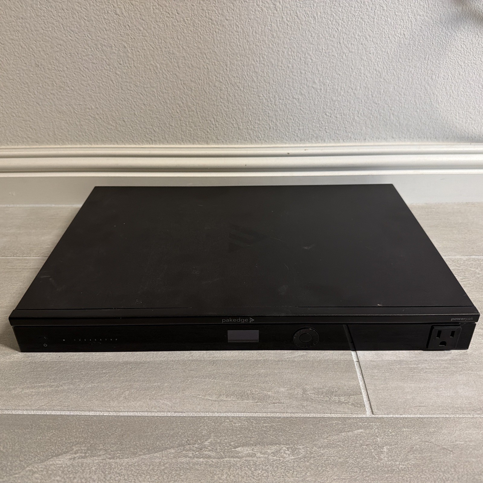 Pakedge 9-Port REmote Management Power Distribution Unit Model: PE-09N
