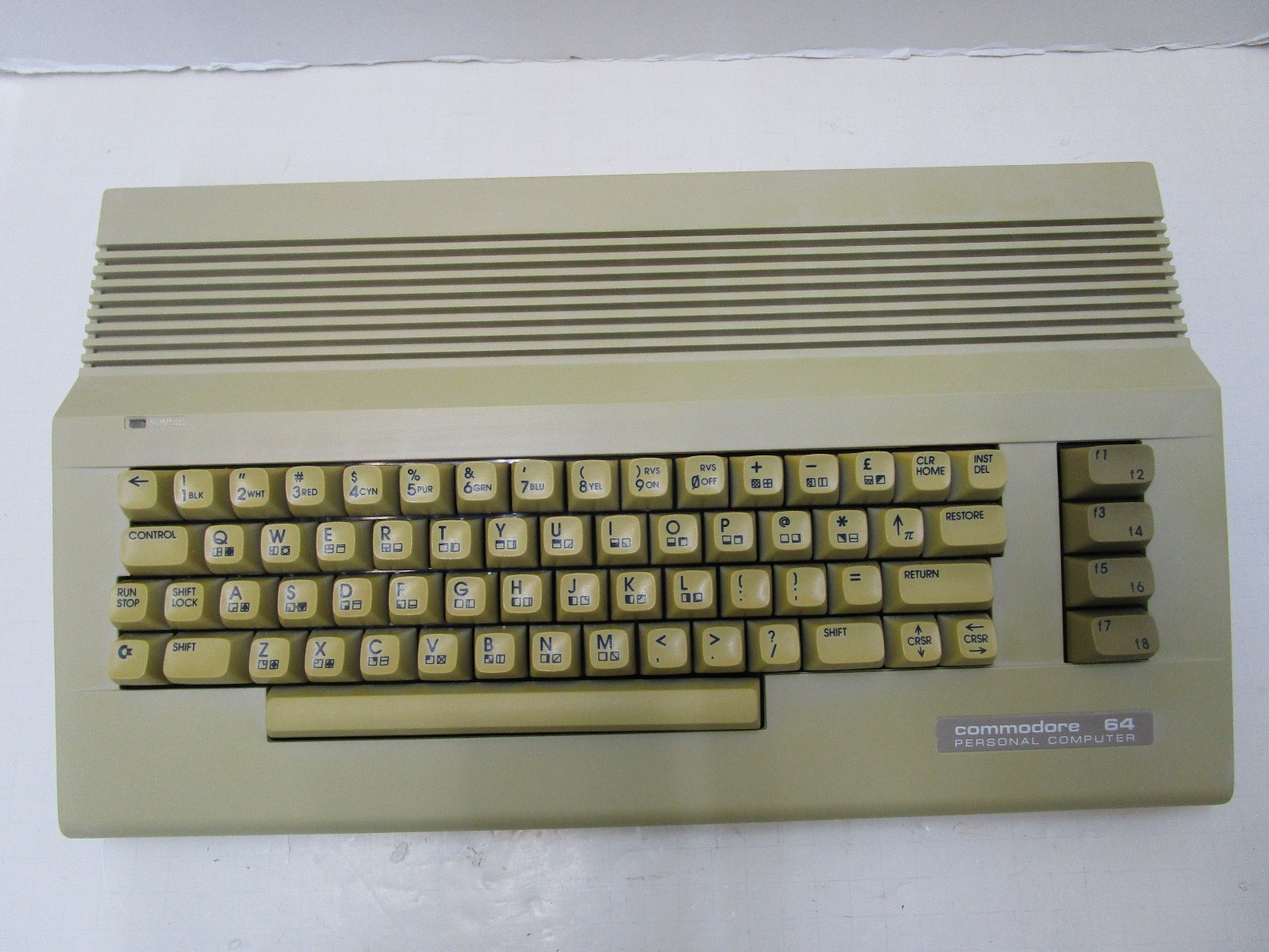 COMMODORE 64C COMPUTER 250469 HEATSINKS C64C TESTED & PARTIALLY WORKING L#X16 💻