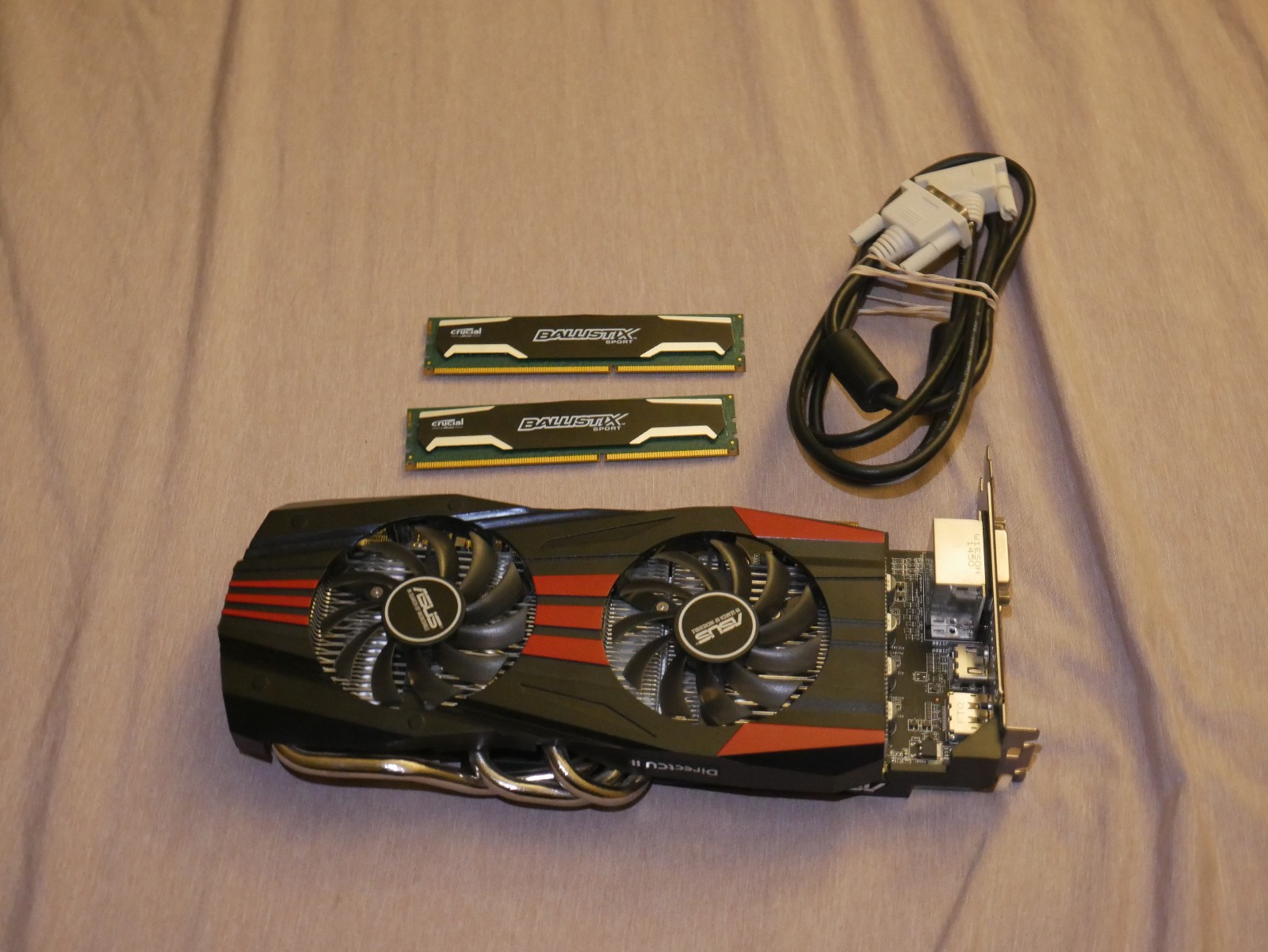 ASUS DirectCU II Radeon R9 270X 2GB GDDR5 GPU + 2x4GB DDR3 RAM + VGA [BUNDLE*]