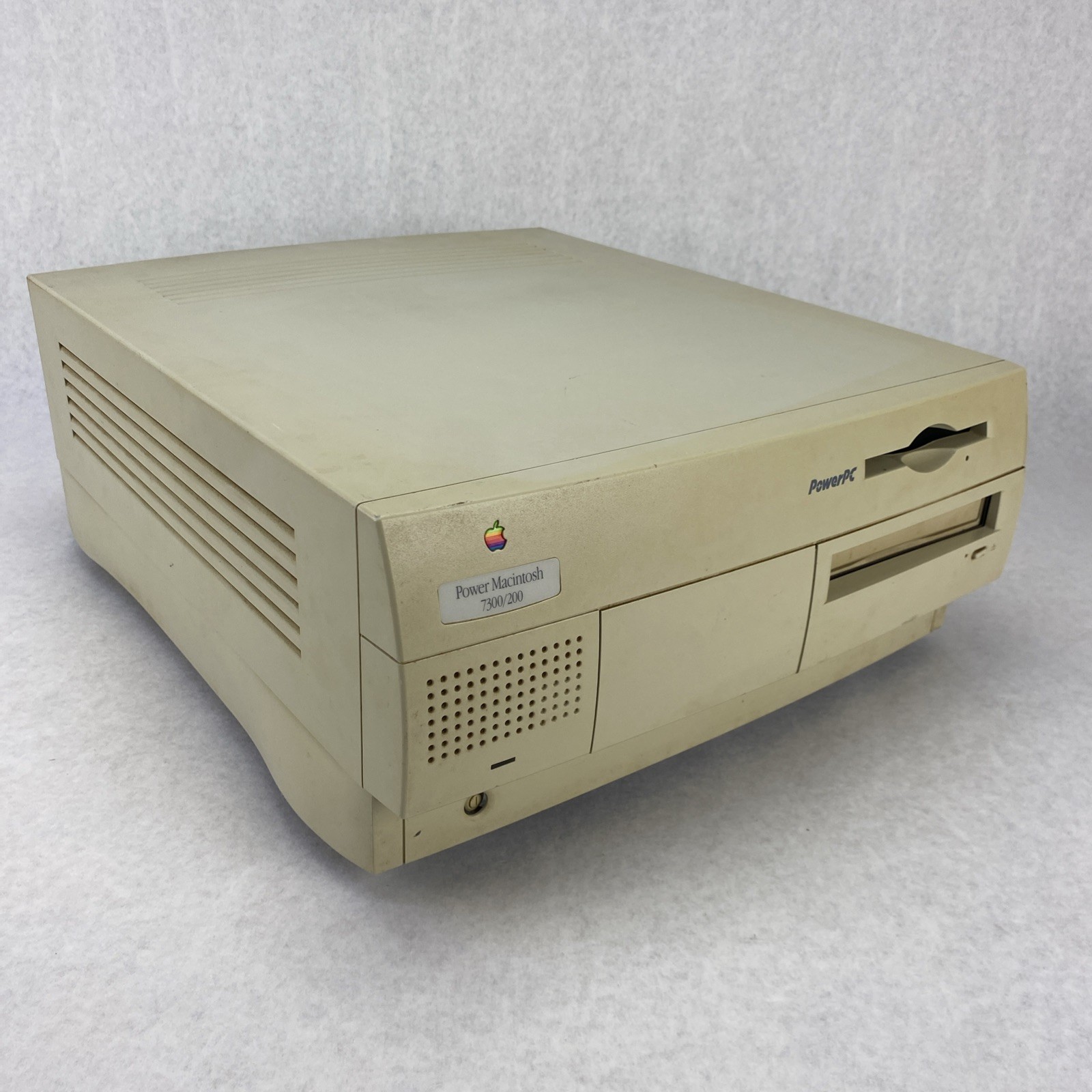 Apple M3979 Power Macintosh 7300/200 - No HDD No OS