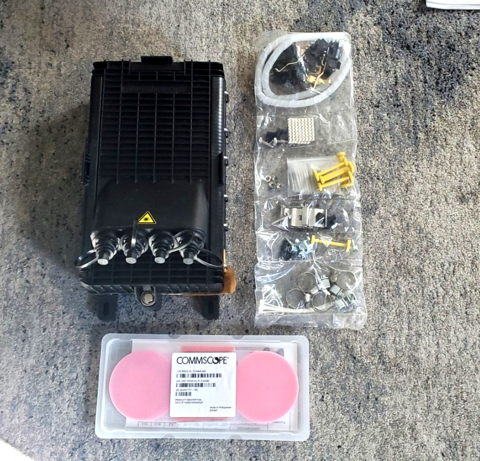 CommScope Mini-OTE 300 Fiber Optic Enclosure 760256493 4 Port Splitter Kit New