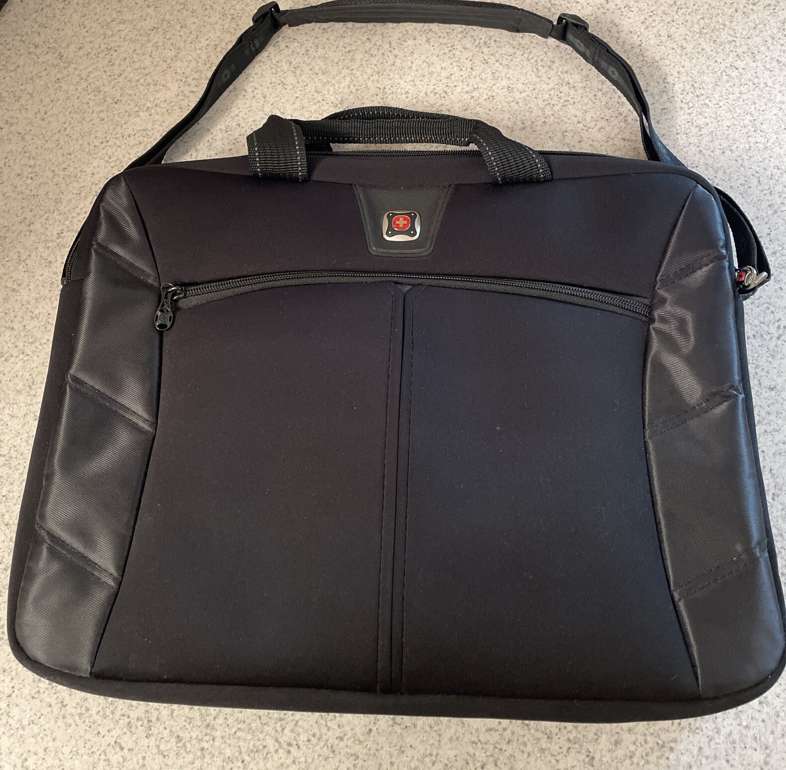 Swiss Gear by Wenger Swiss Padded Laptop Tablet Shoulder Straps Black Color.