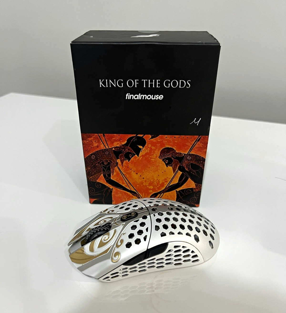 Finalmouse Starlight-12 Zeus (Medium)  (READ DESCRIPTION)