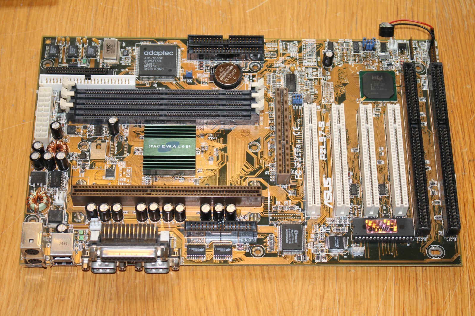 ATX Motherboard ASUS P2L97-S - Intel Chipset - 2x ISA - 4x PCI - AGP1x/2x - Slot1