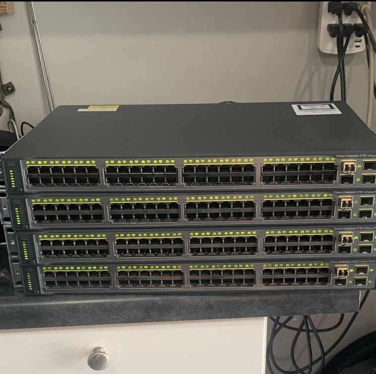 TP-LINK TL-SG1024 24-Port Gigabit Rackmount Unmanaged L2 RJ-45 Switch
