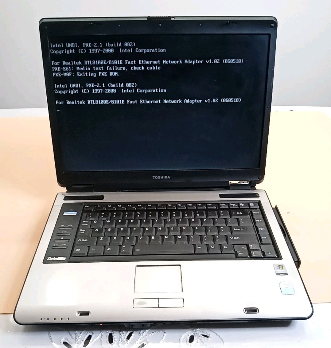 🤩 Toshiba Satellite A135-S7403 Intel Laptop For Parts Turns On,  No Hard Drive 