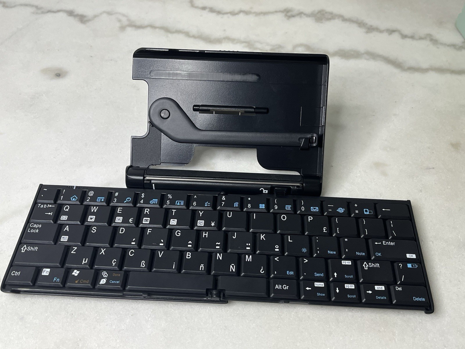 Palm One 3169WW Universal Wireless Folding Keyboard Portable Travel Keyboard